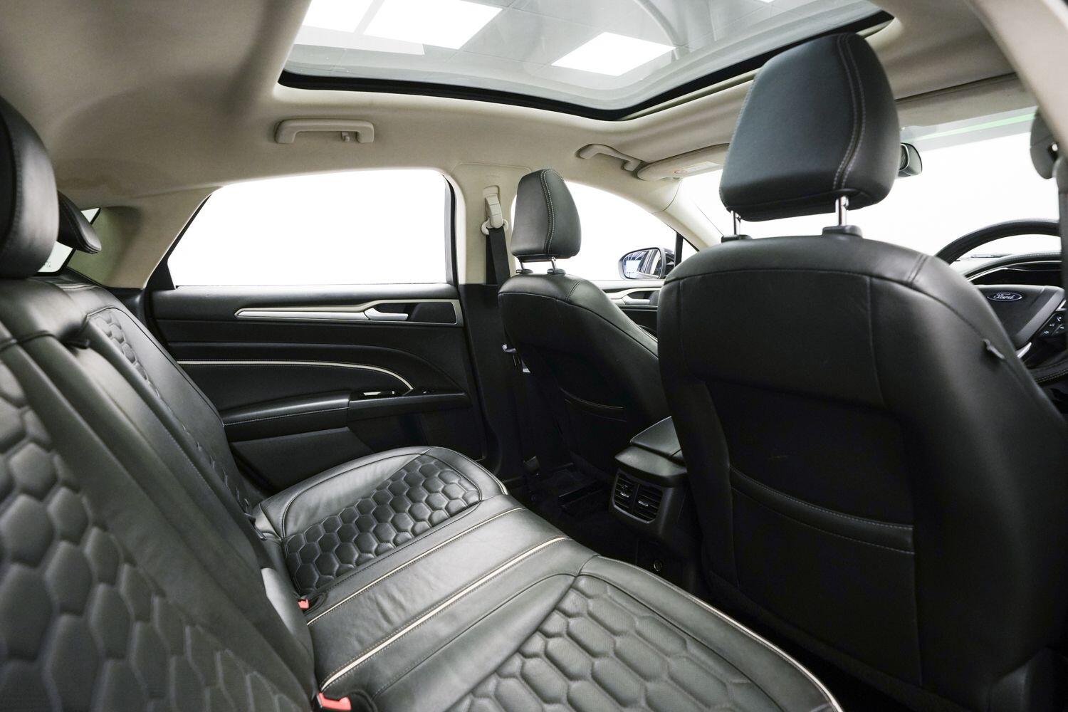 Ford Mondeo view 14