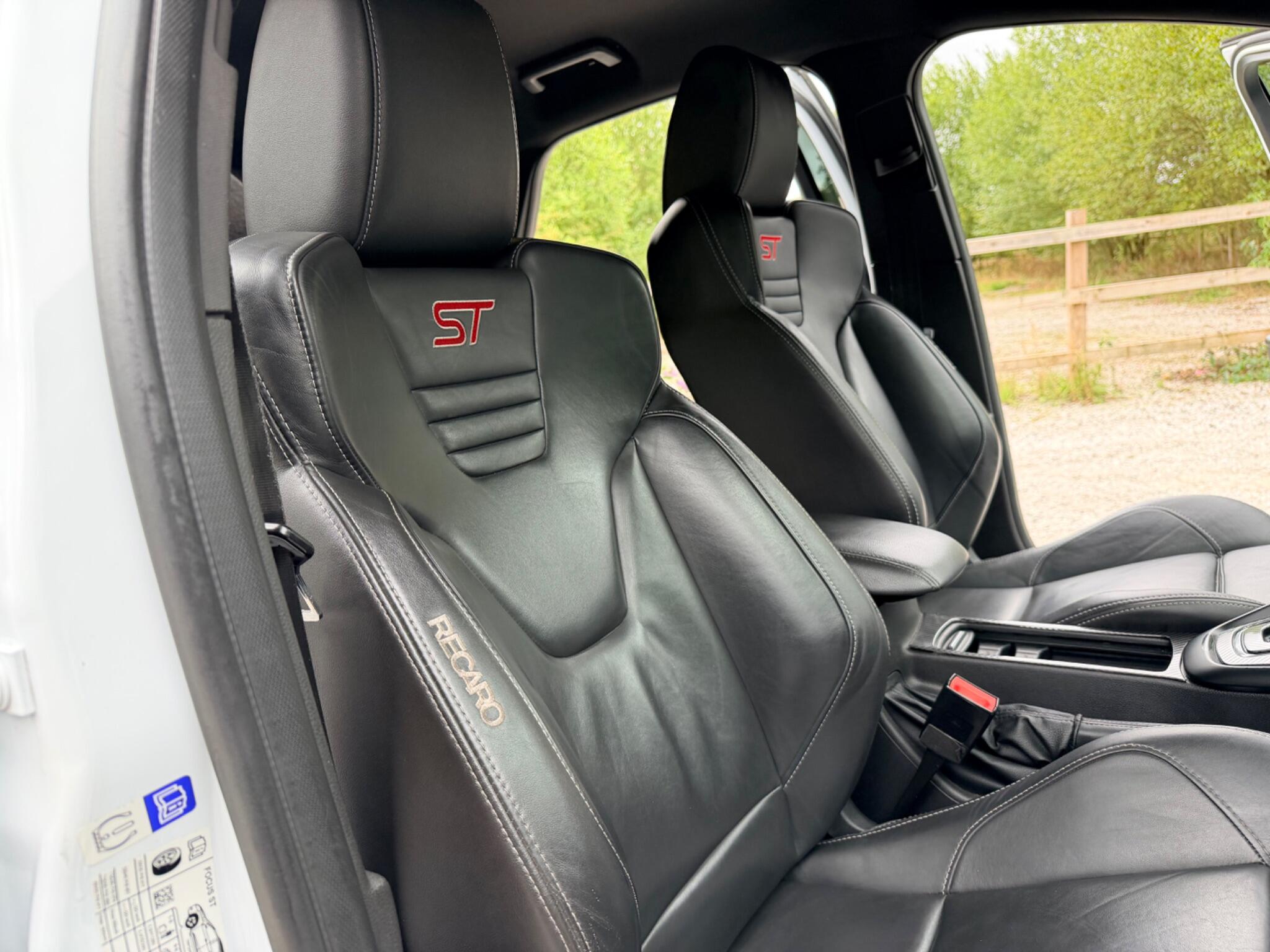 Ford Focus view 14
