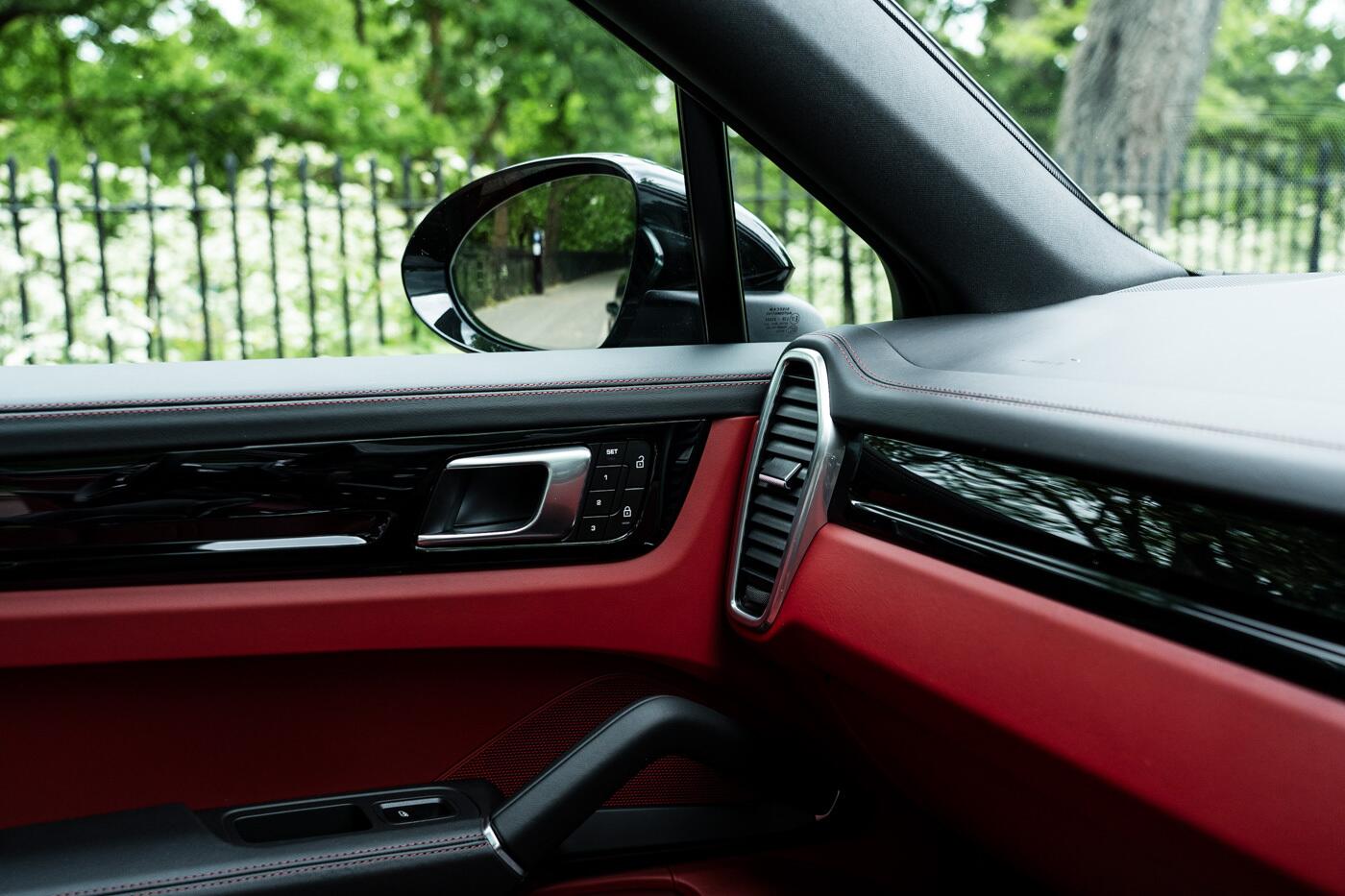 Porsche Cayenne view 44