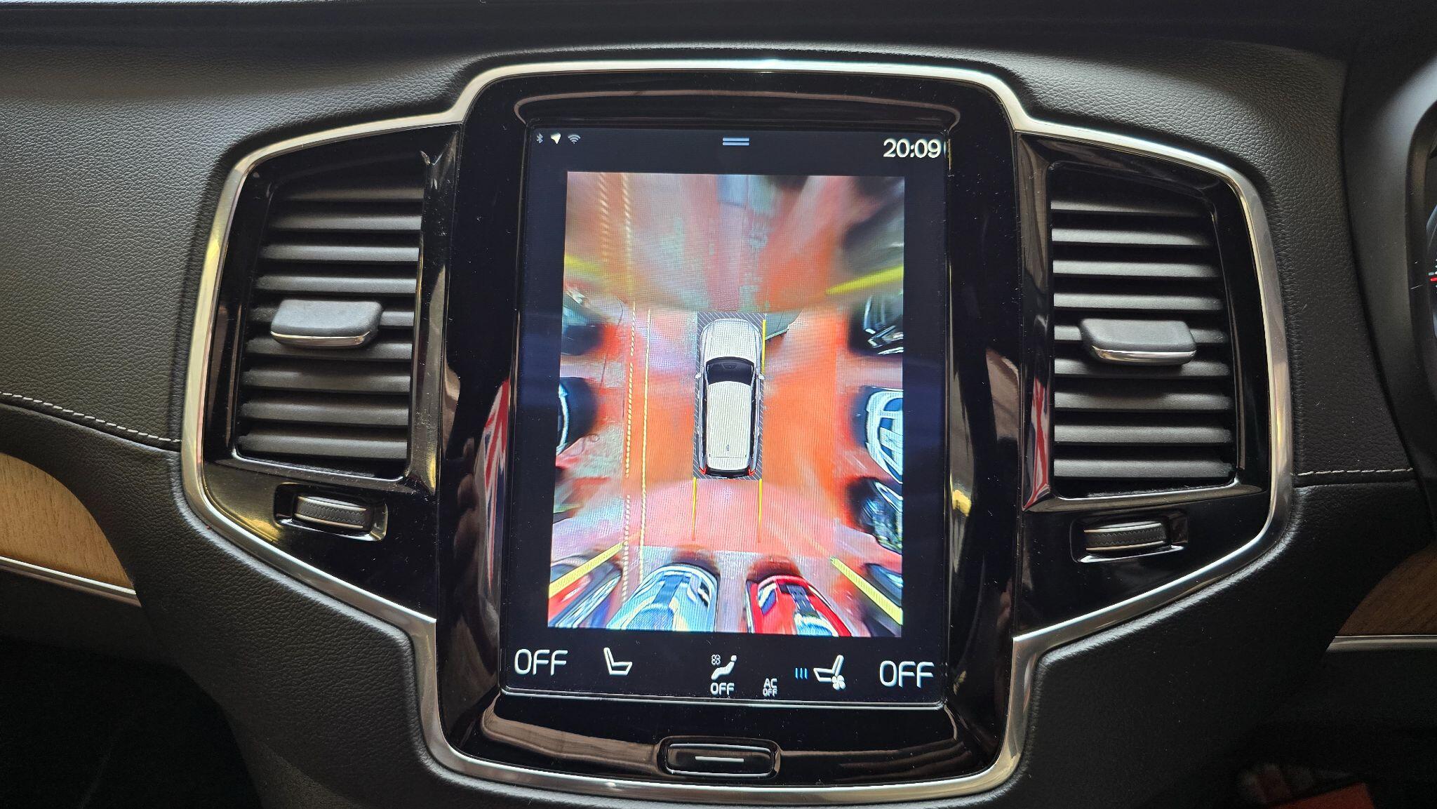 Volvo XC90 view 4