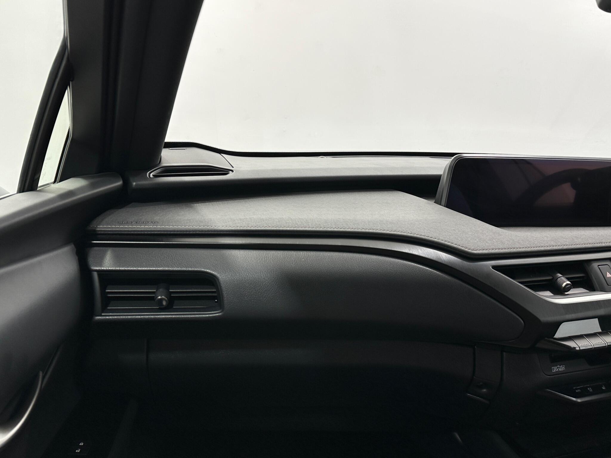 Lexus UX view 29