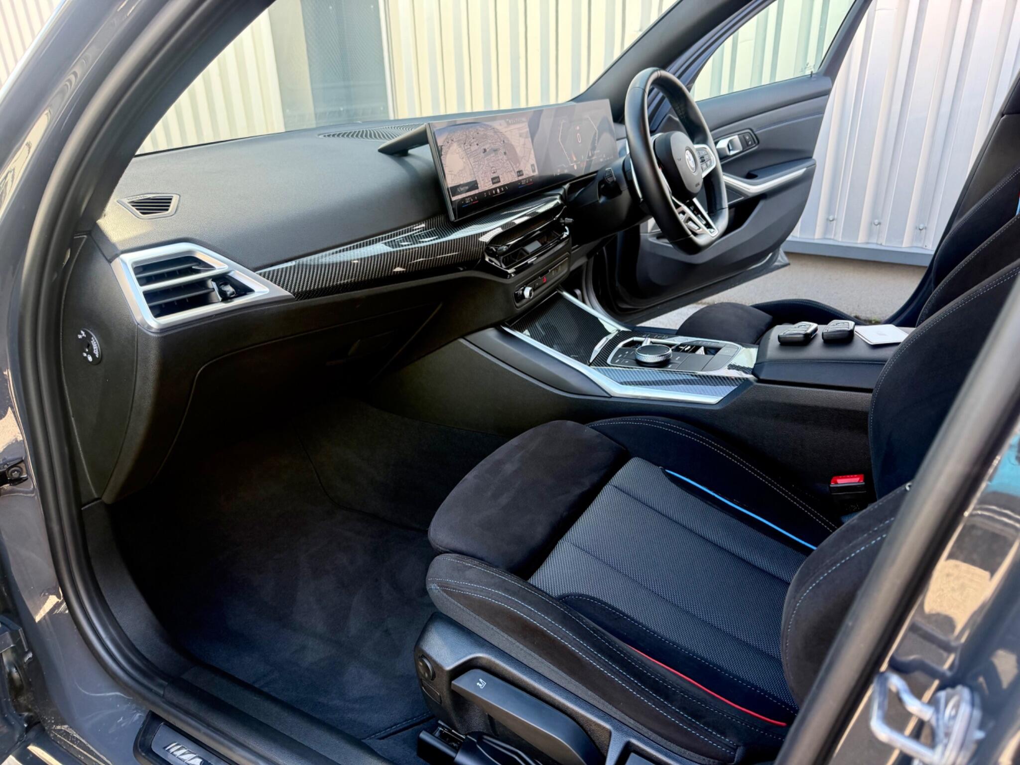 BMW 3 Series view 28