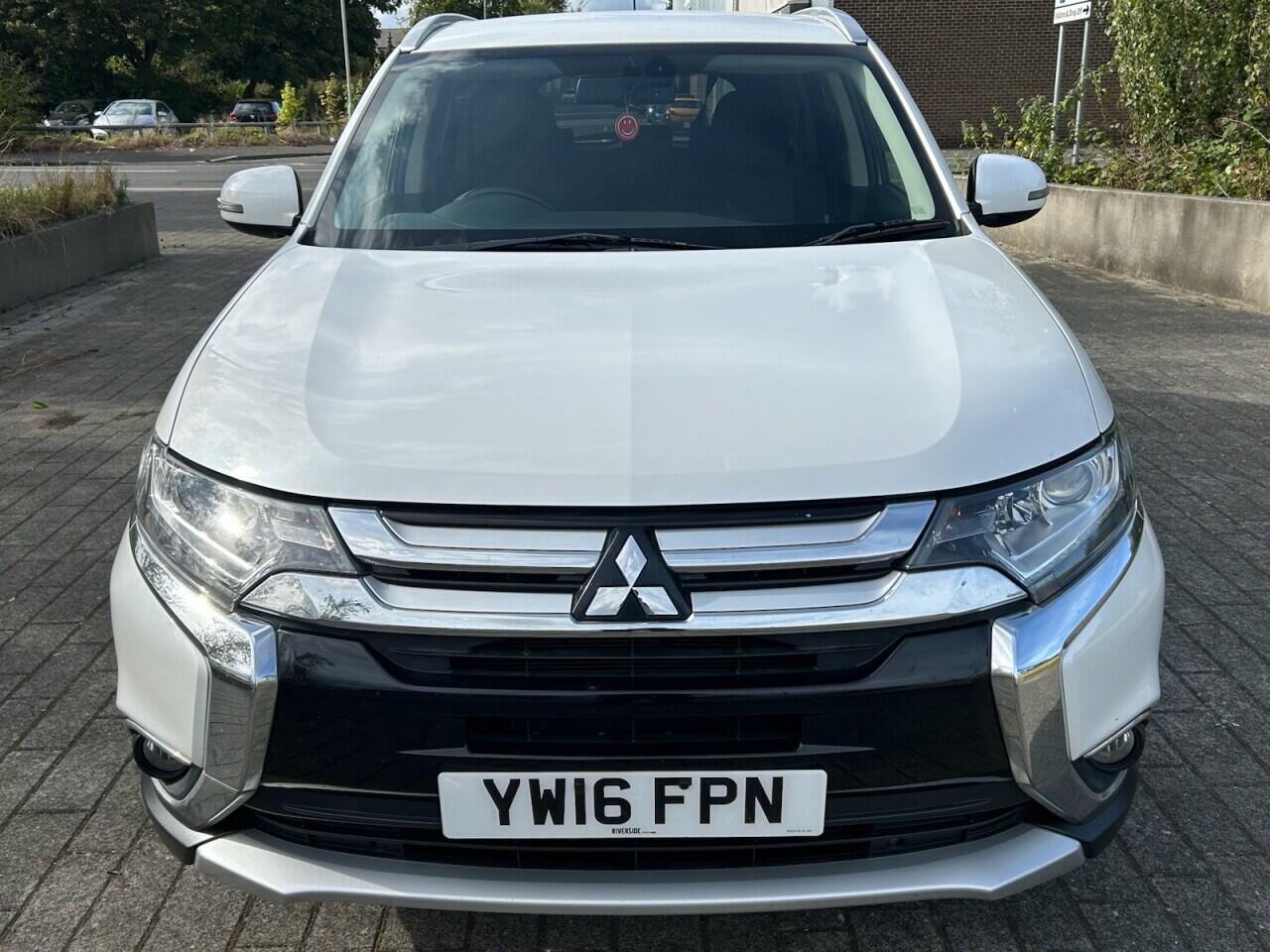 Mitsubishi Outlander view 6