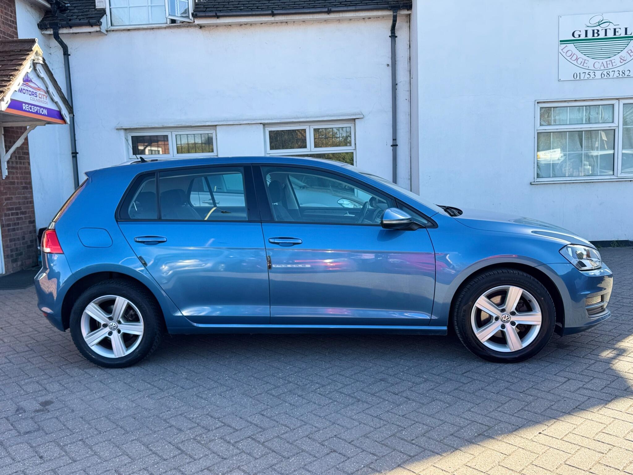 Volkswagen Golf view 6