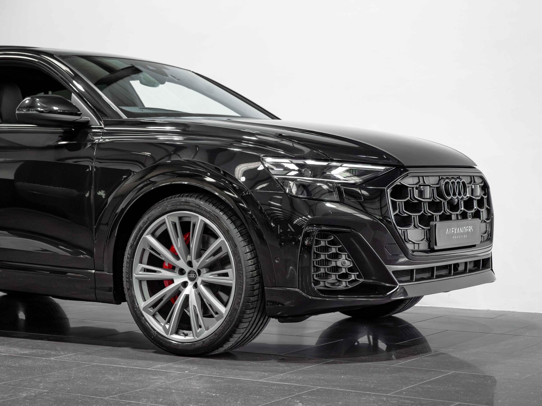 Audi SQ8 view 12
