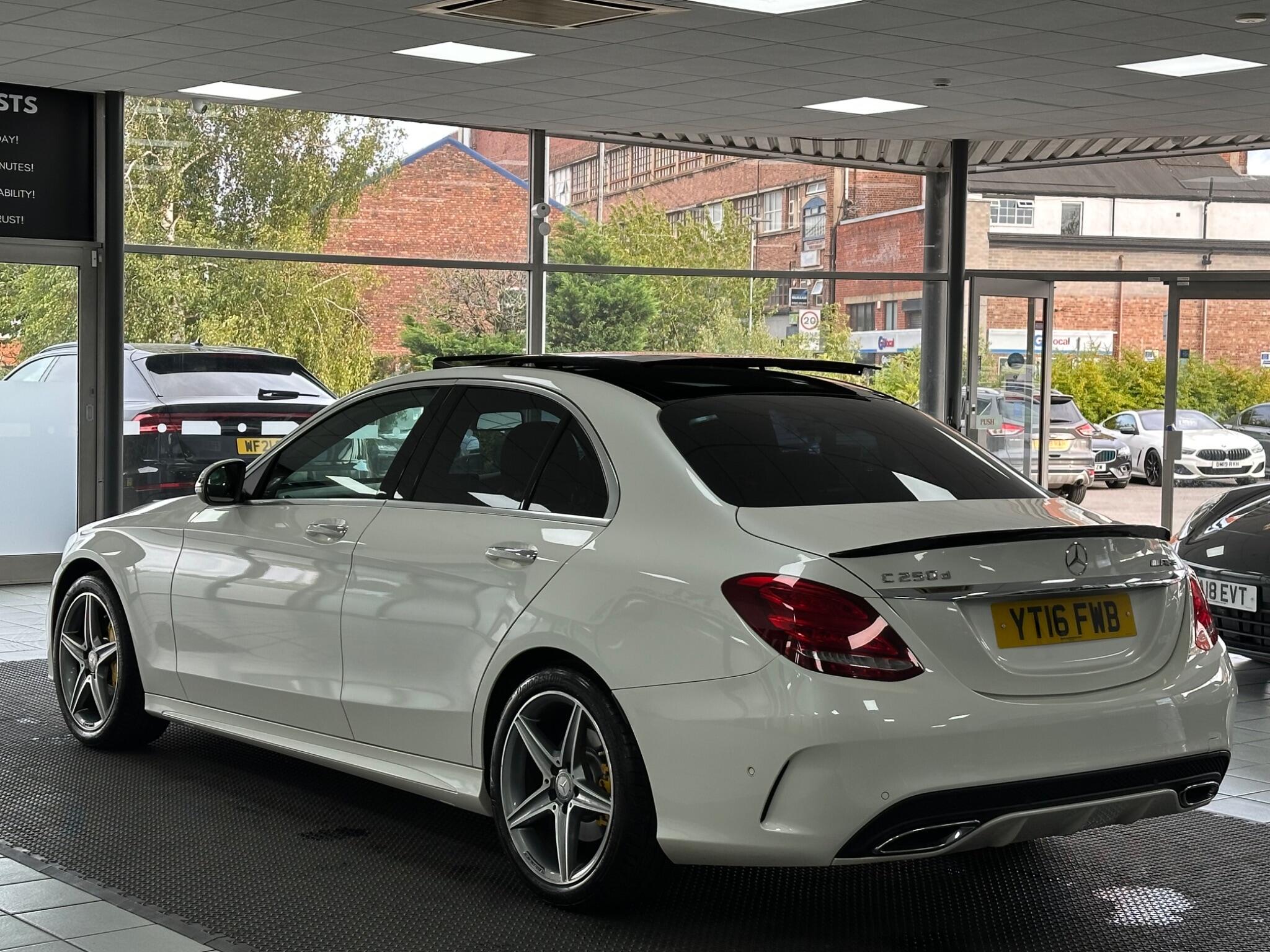 Mercedes-Benz C Class view 11