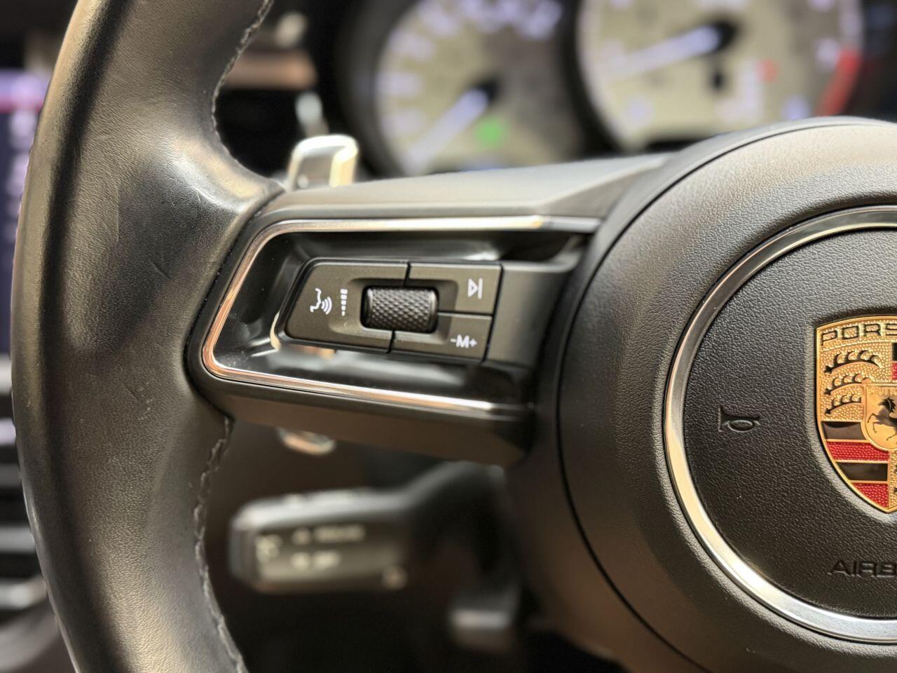 Porsche Macan view 28