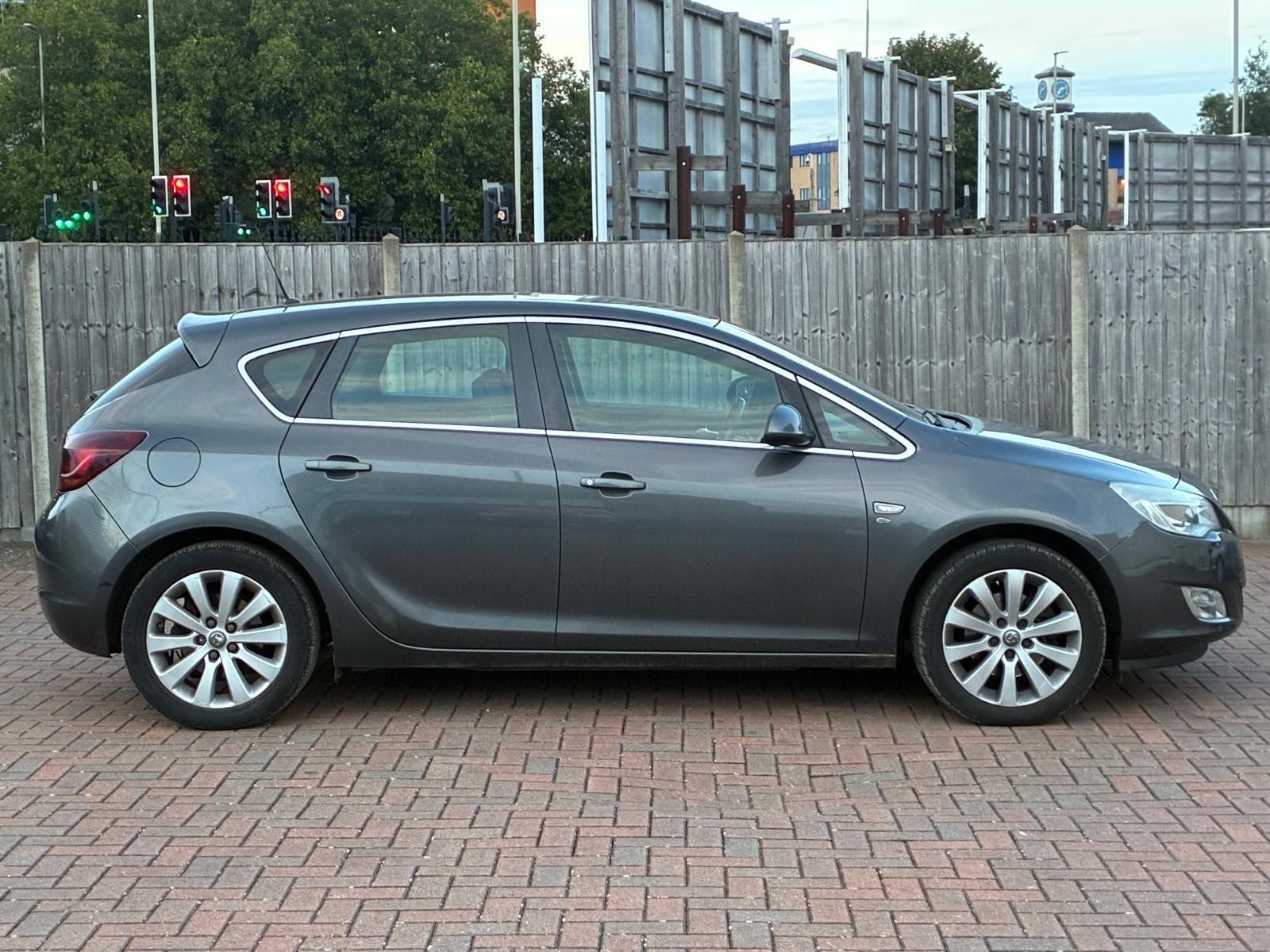Vauxhall Astra view 4