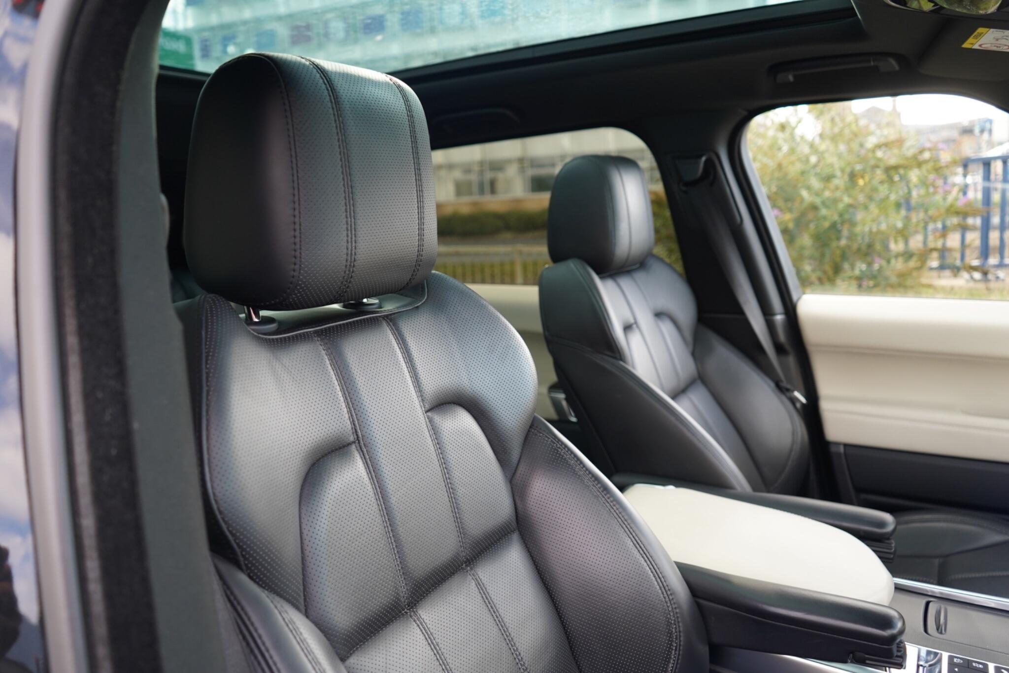 Land Rover Range Rover Sport view 3