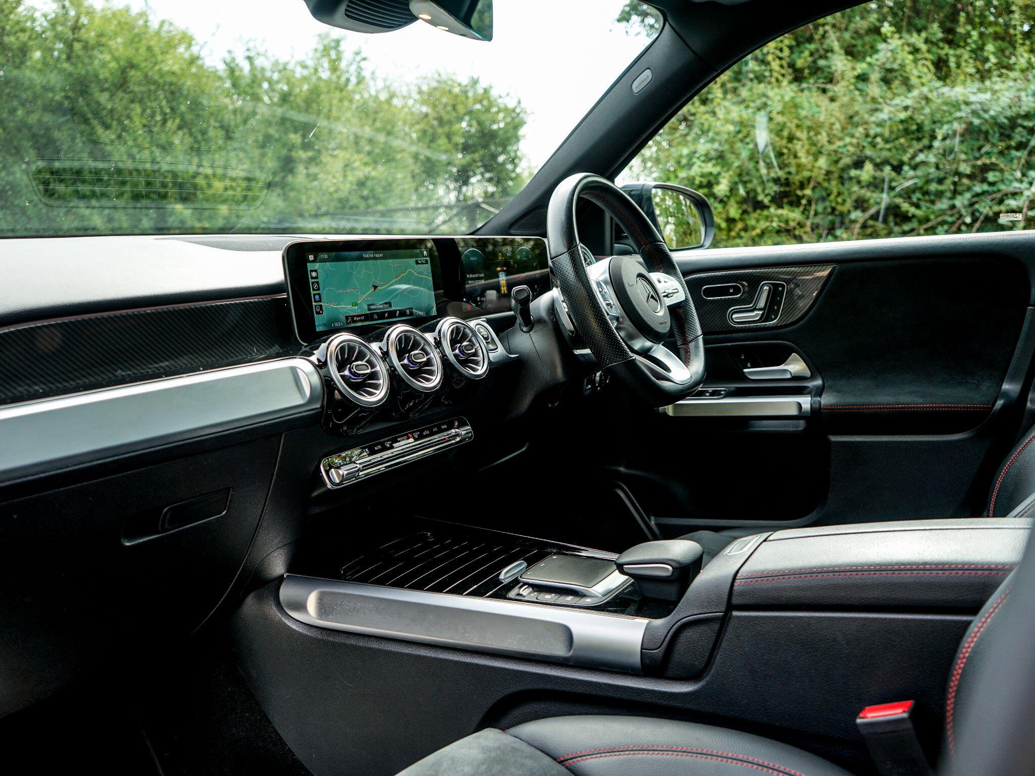 Mercedes-Benz GLB view 17