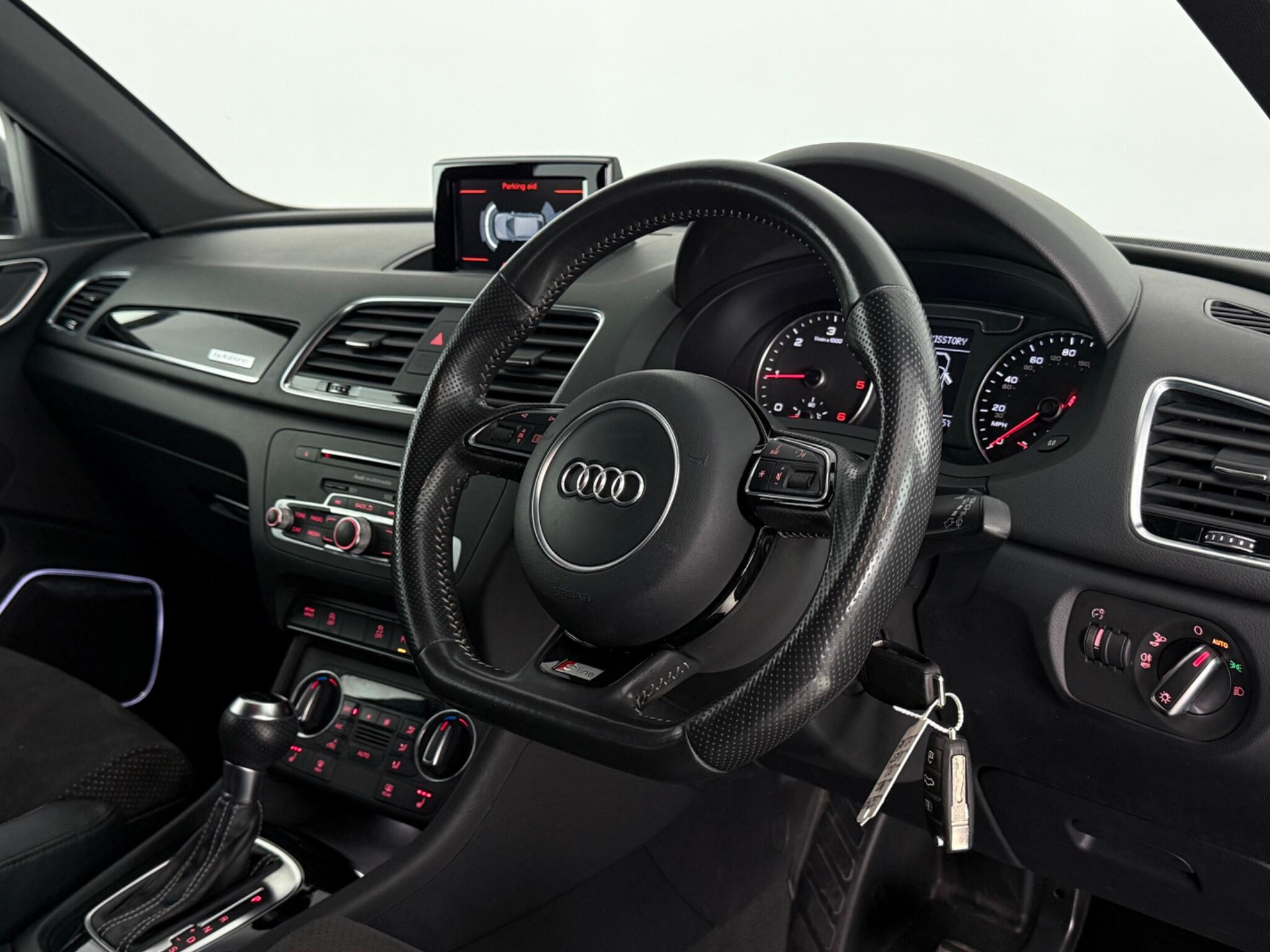 Audi Q3 view 3