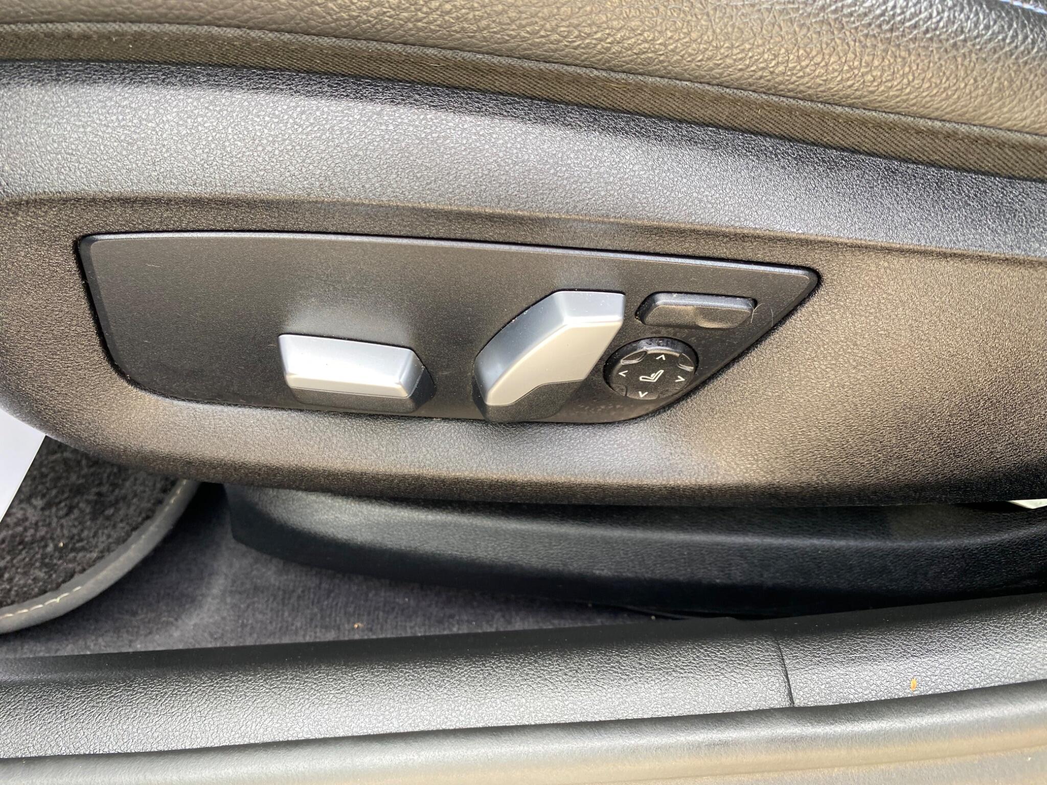 BMW 5 Series view 19
