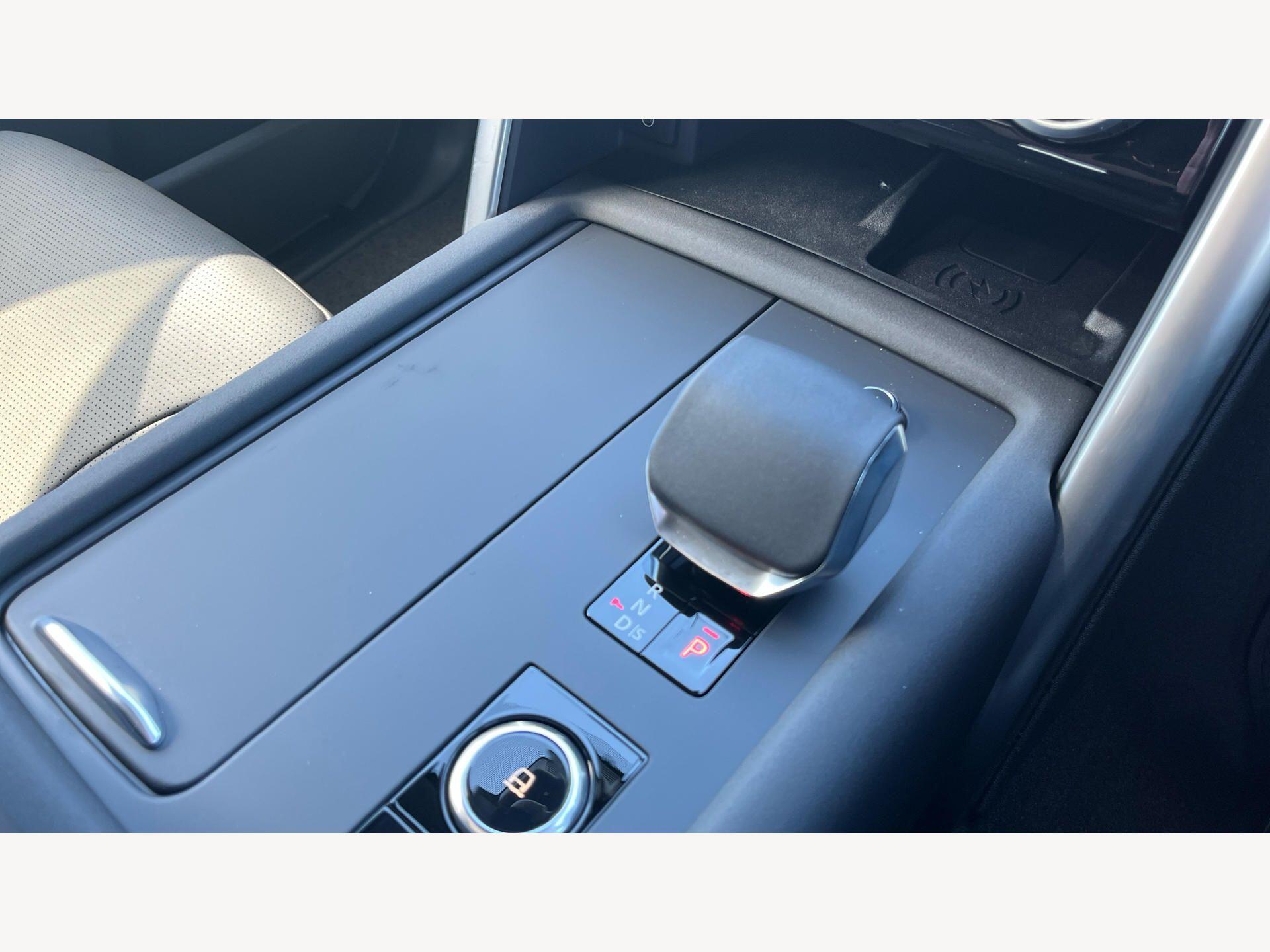 Land Rover Discovery view 16