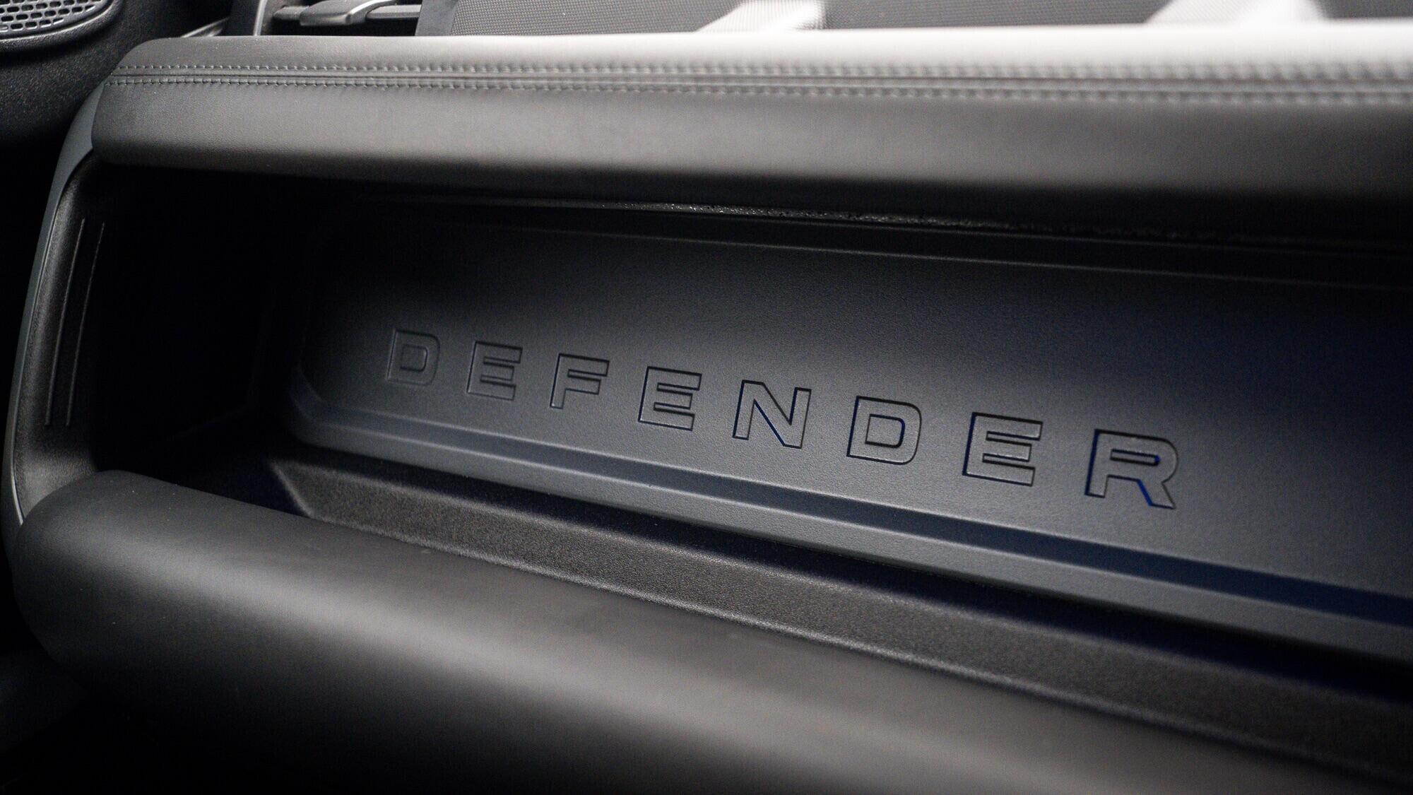 Land Rover Defender view 29