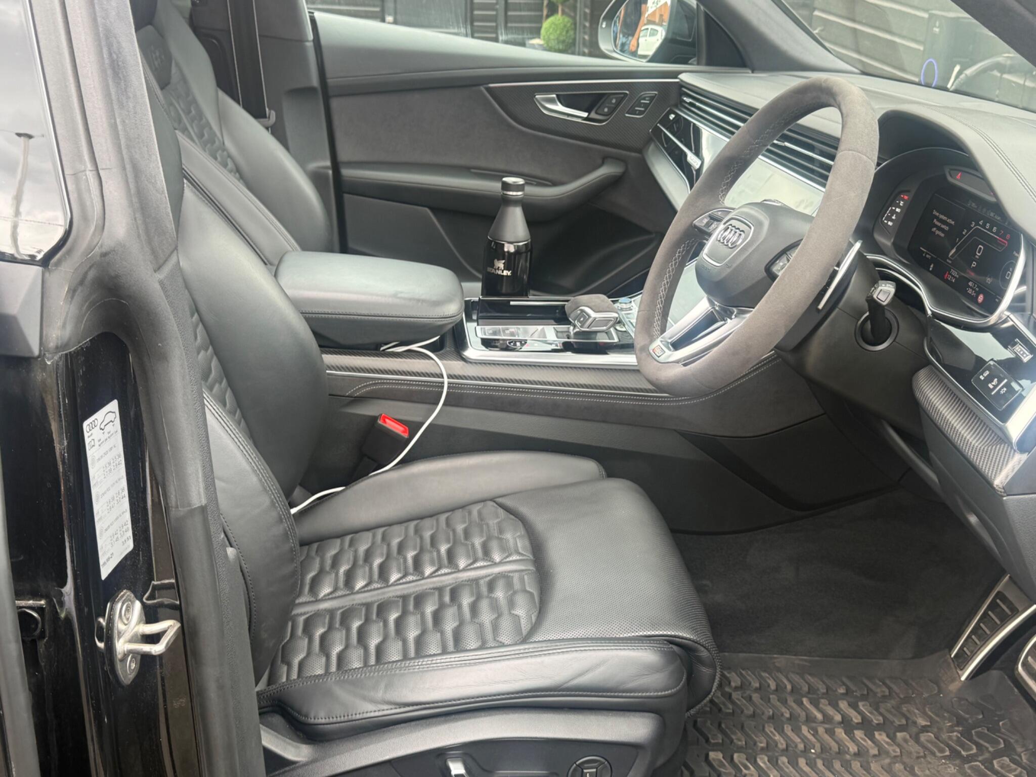 Audi RS Q8 view 19