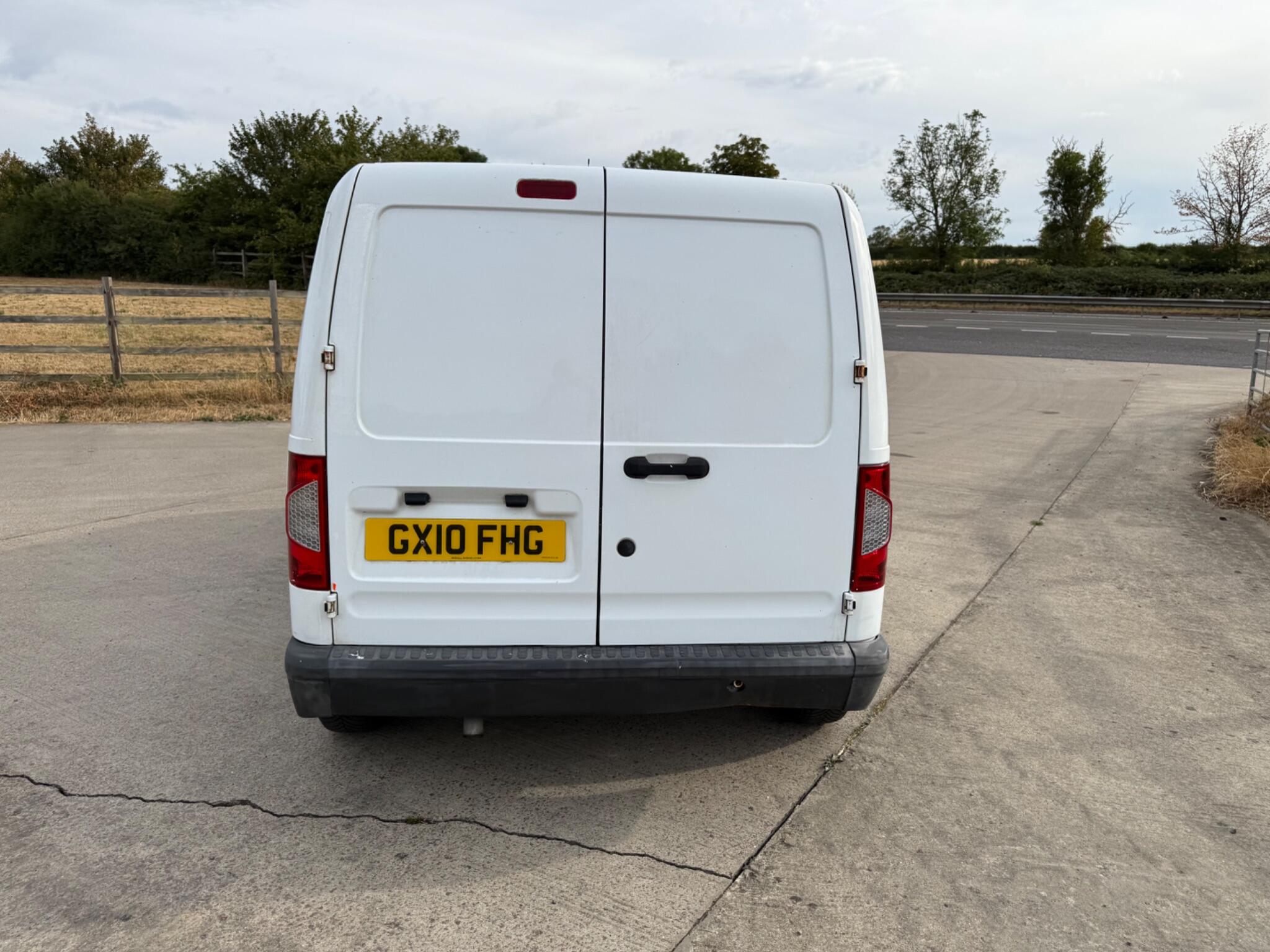Ford Transit Connect 1.8 TDCi T200 L1 H1 4dr — photo 21 of 86