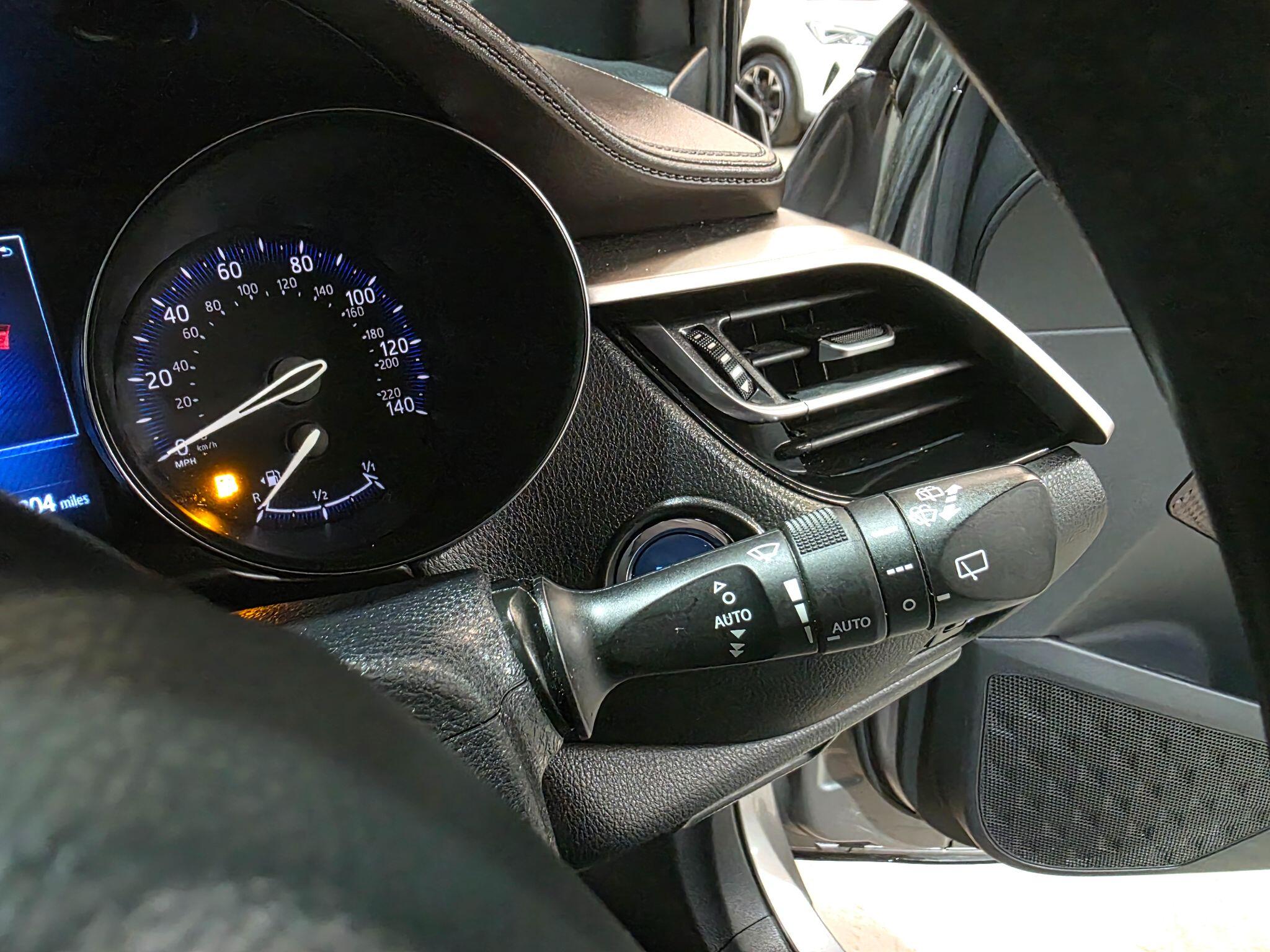 Toyota C-HR view 16