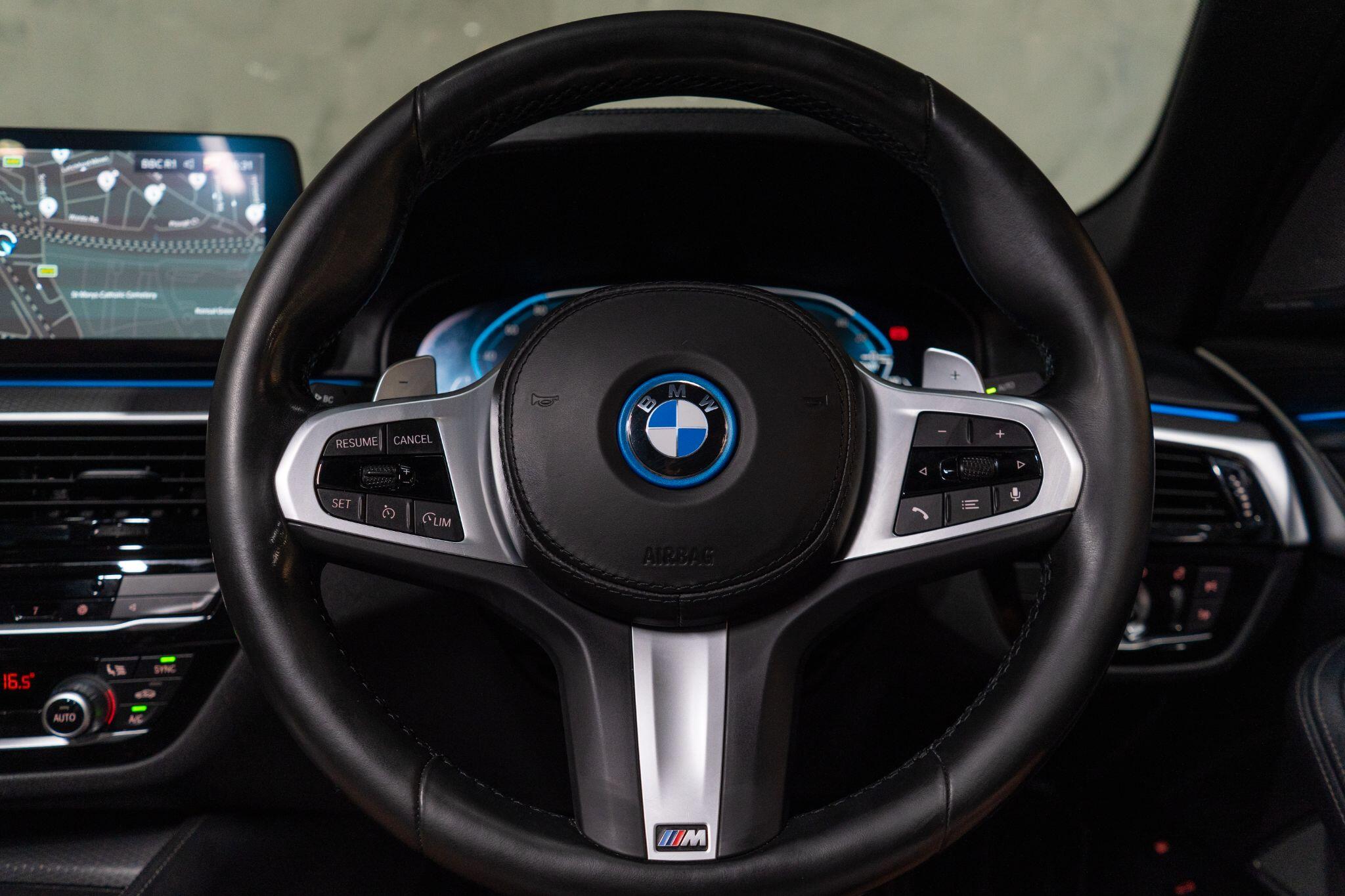 BMW 5 Series view 31