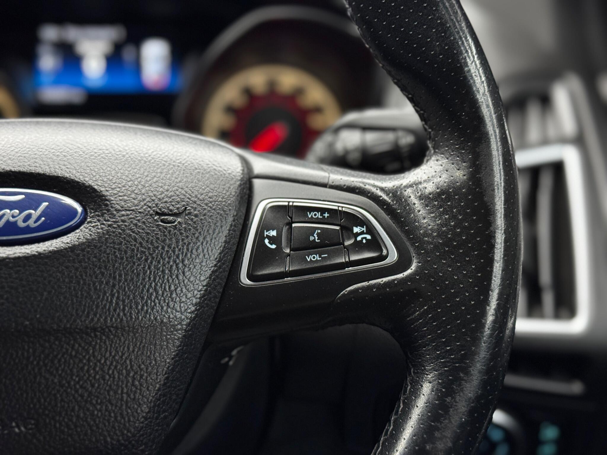 Ford Focus view 21