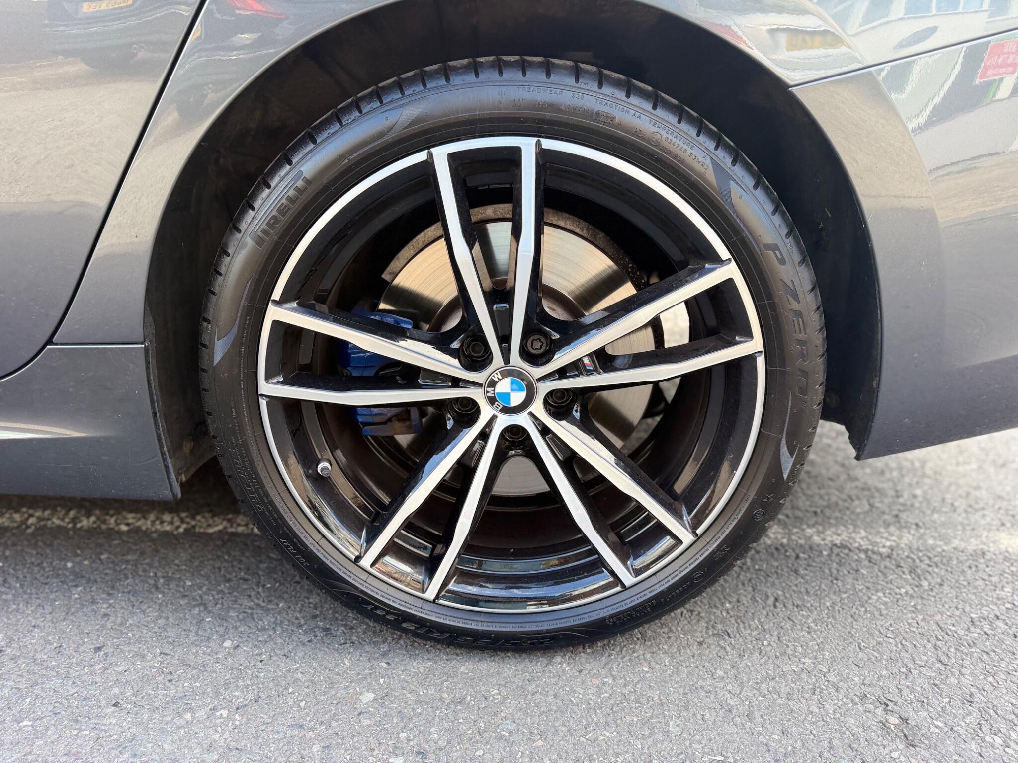 BMW 3 Series view 21