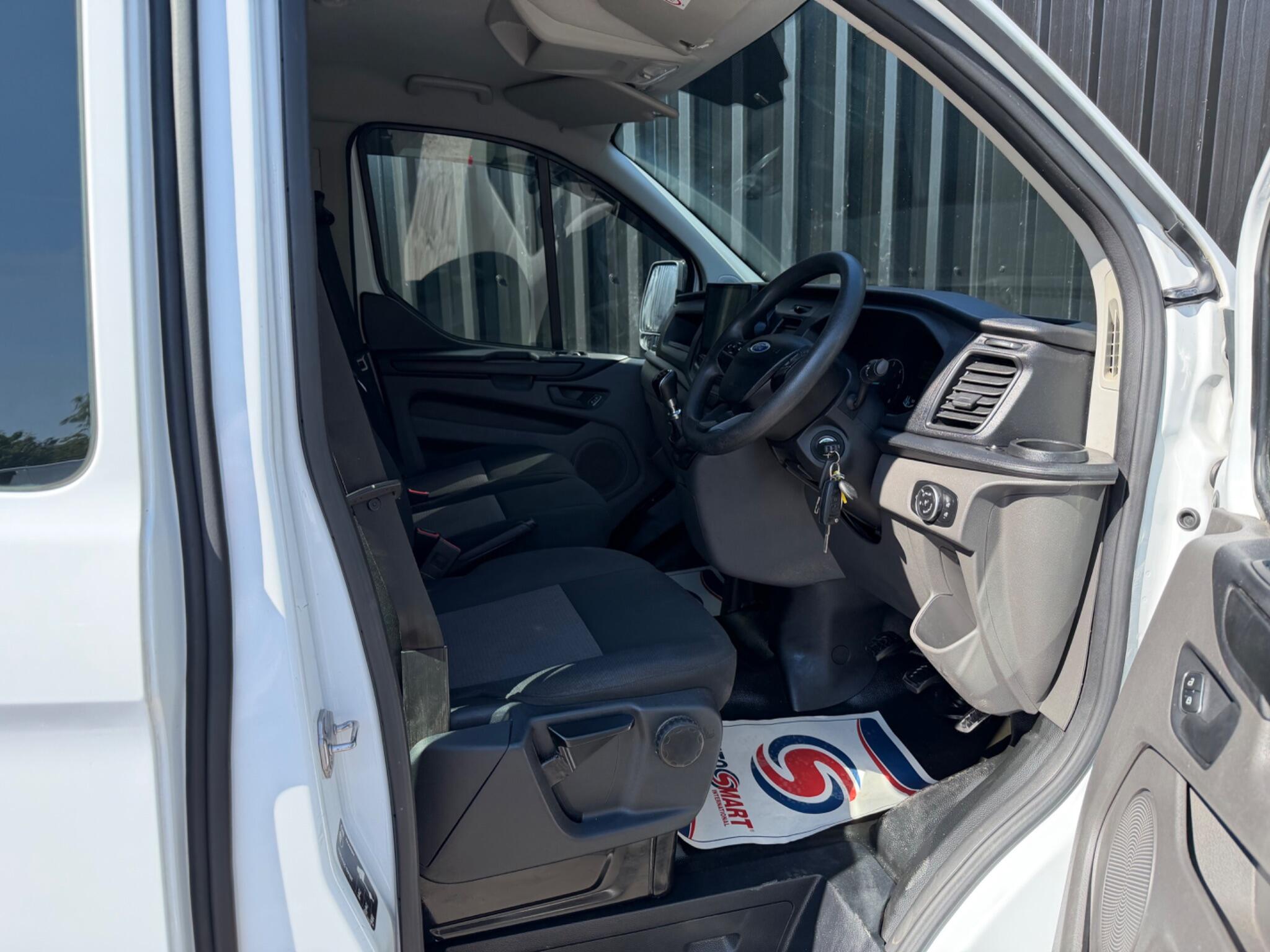 Ford Transit Custom view 20