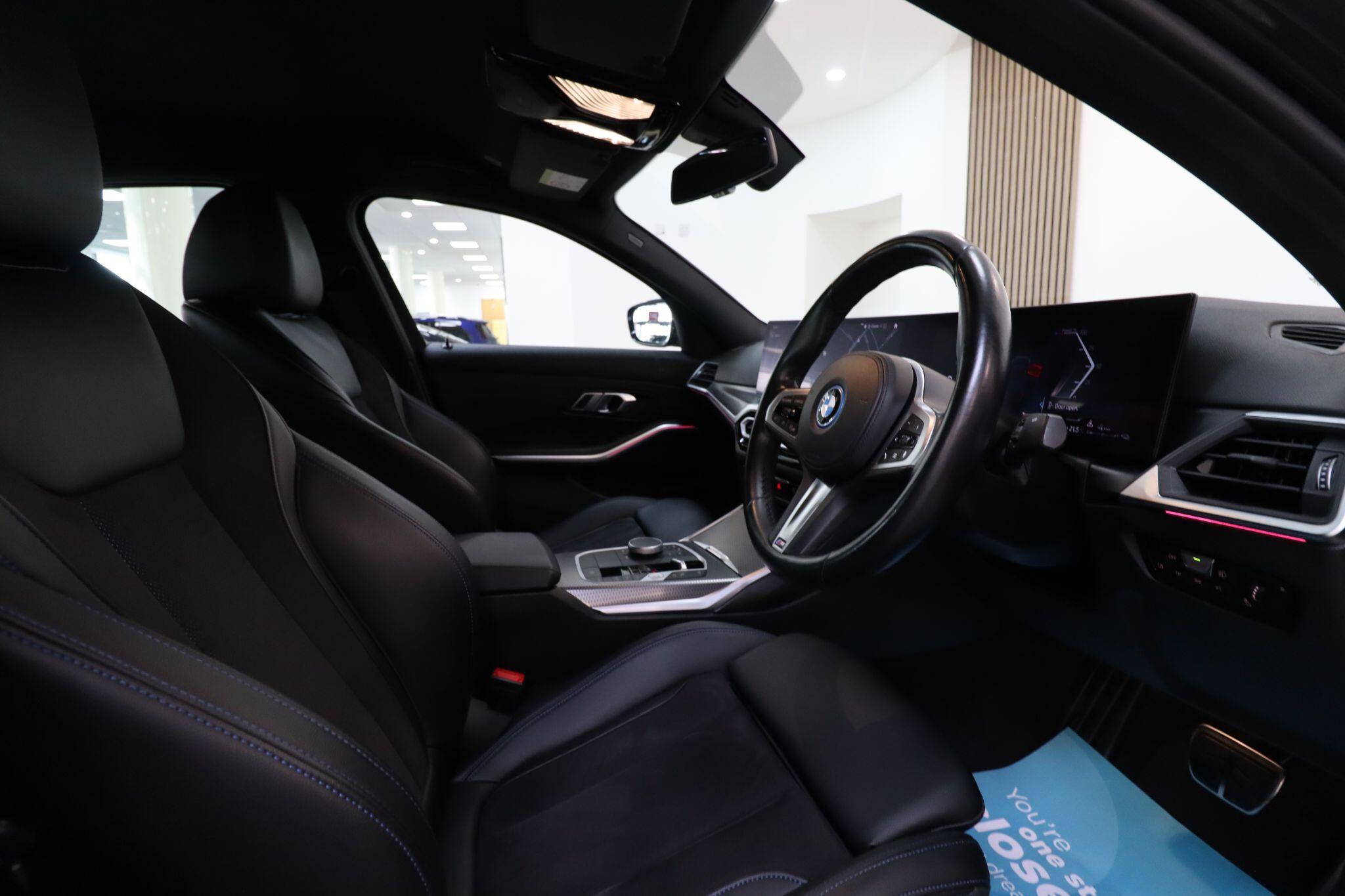 BMW 3 Series view 14