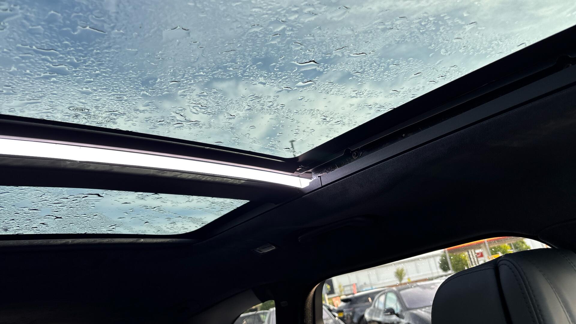Land Rover Range Rover Velar view 33