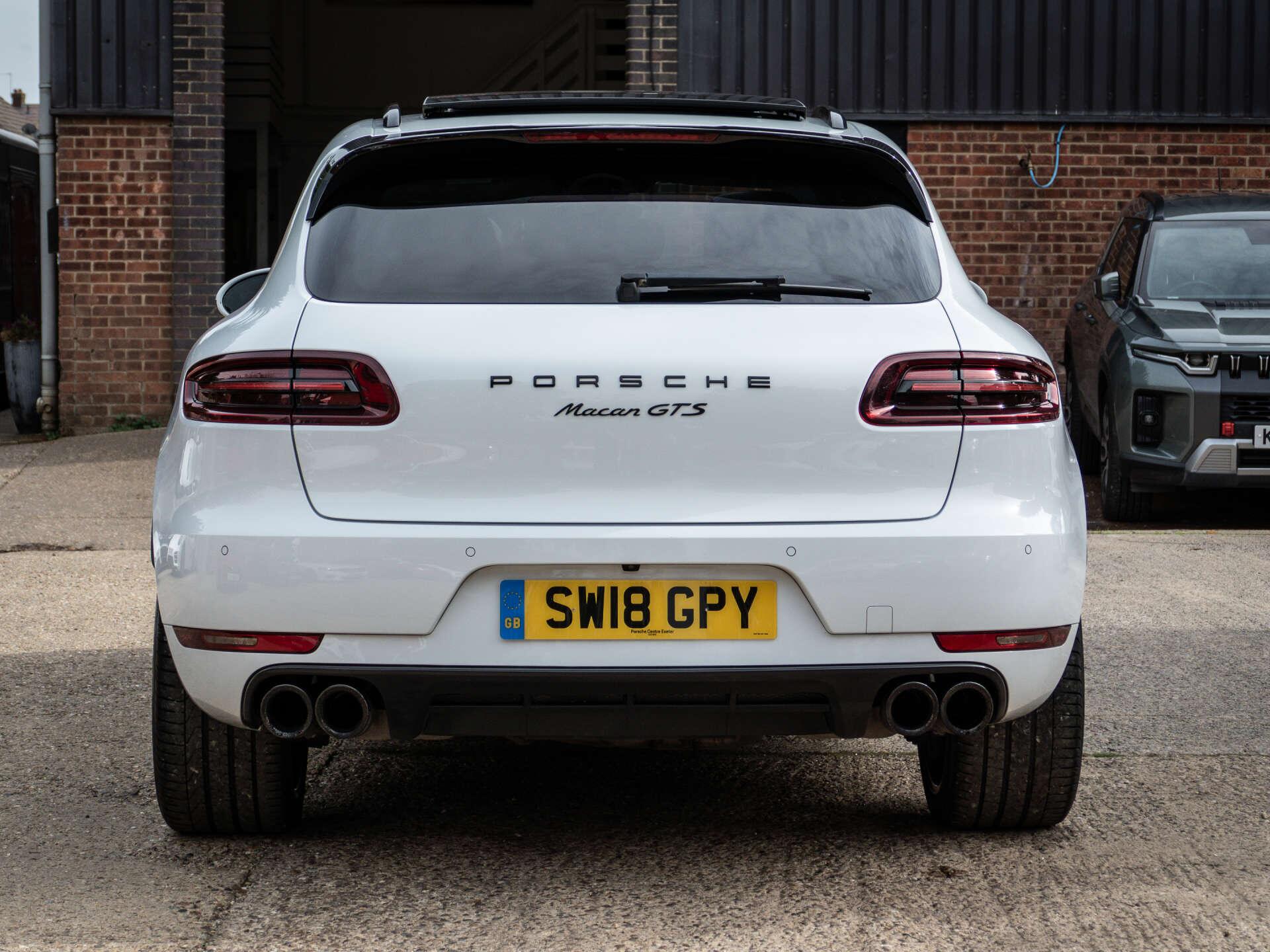 Porsche Macan view 16