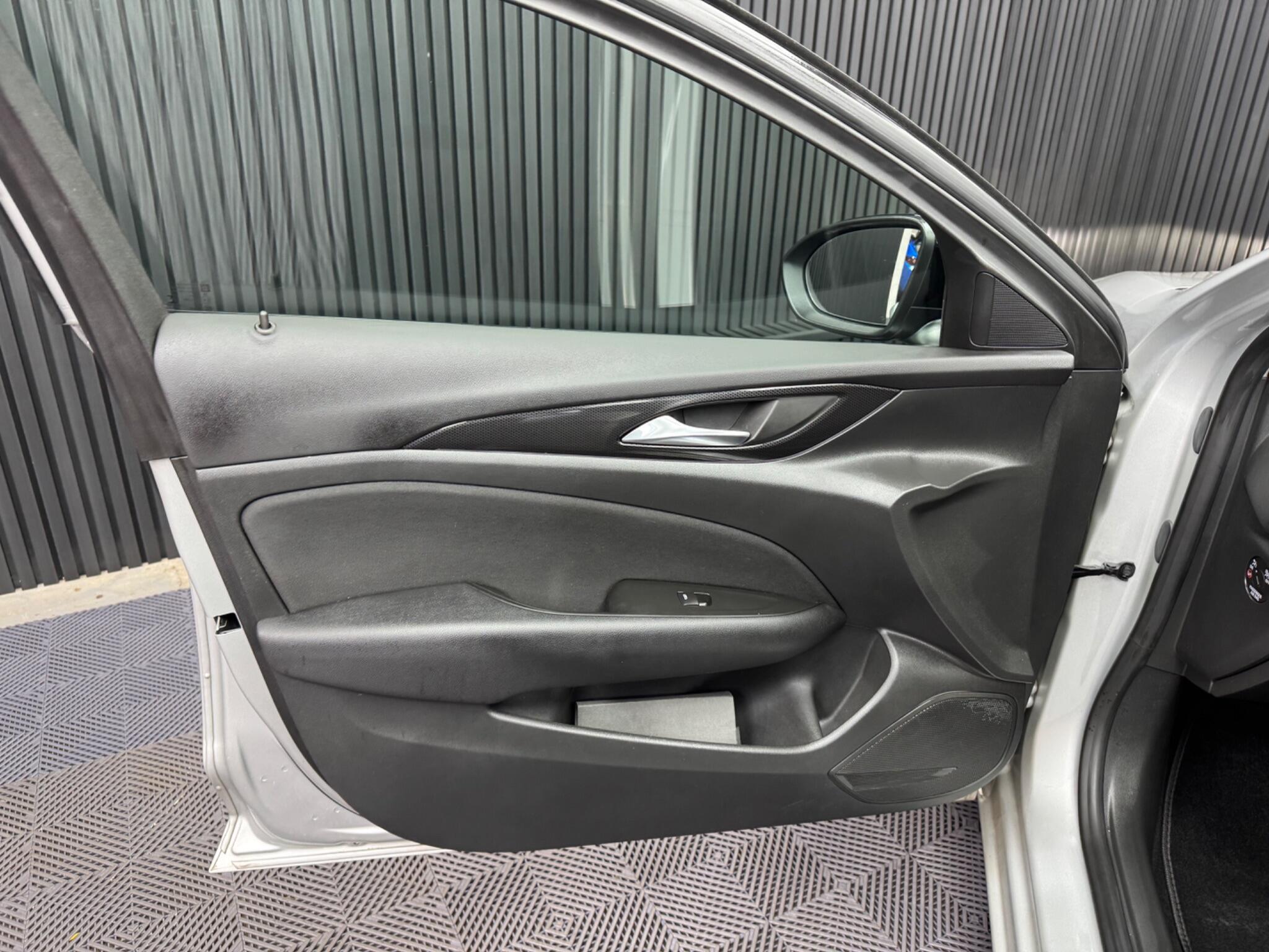 Vauxhall Insignia view 44