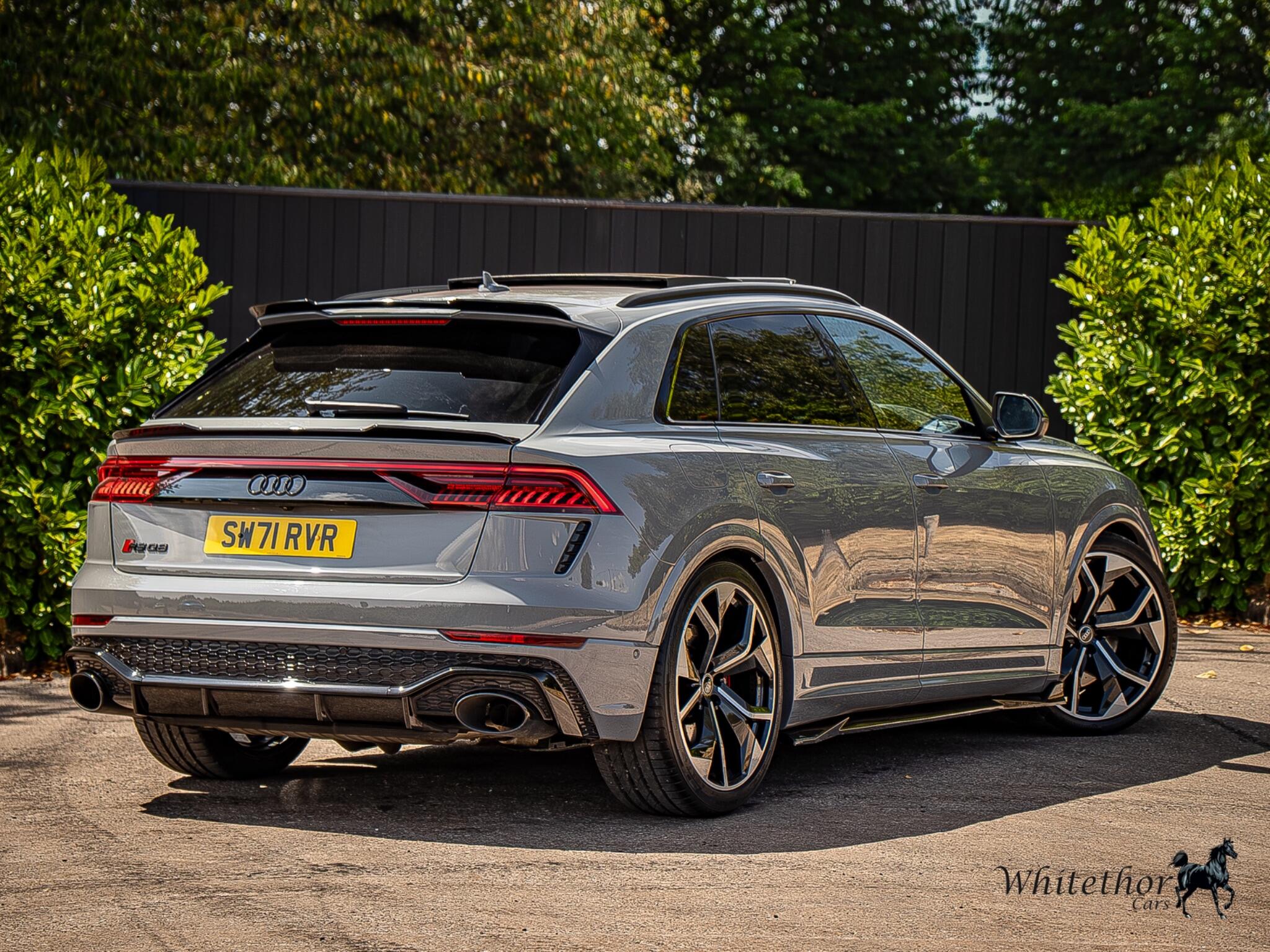Audi RS Q8 view 6