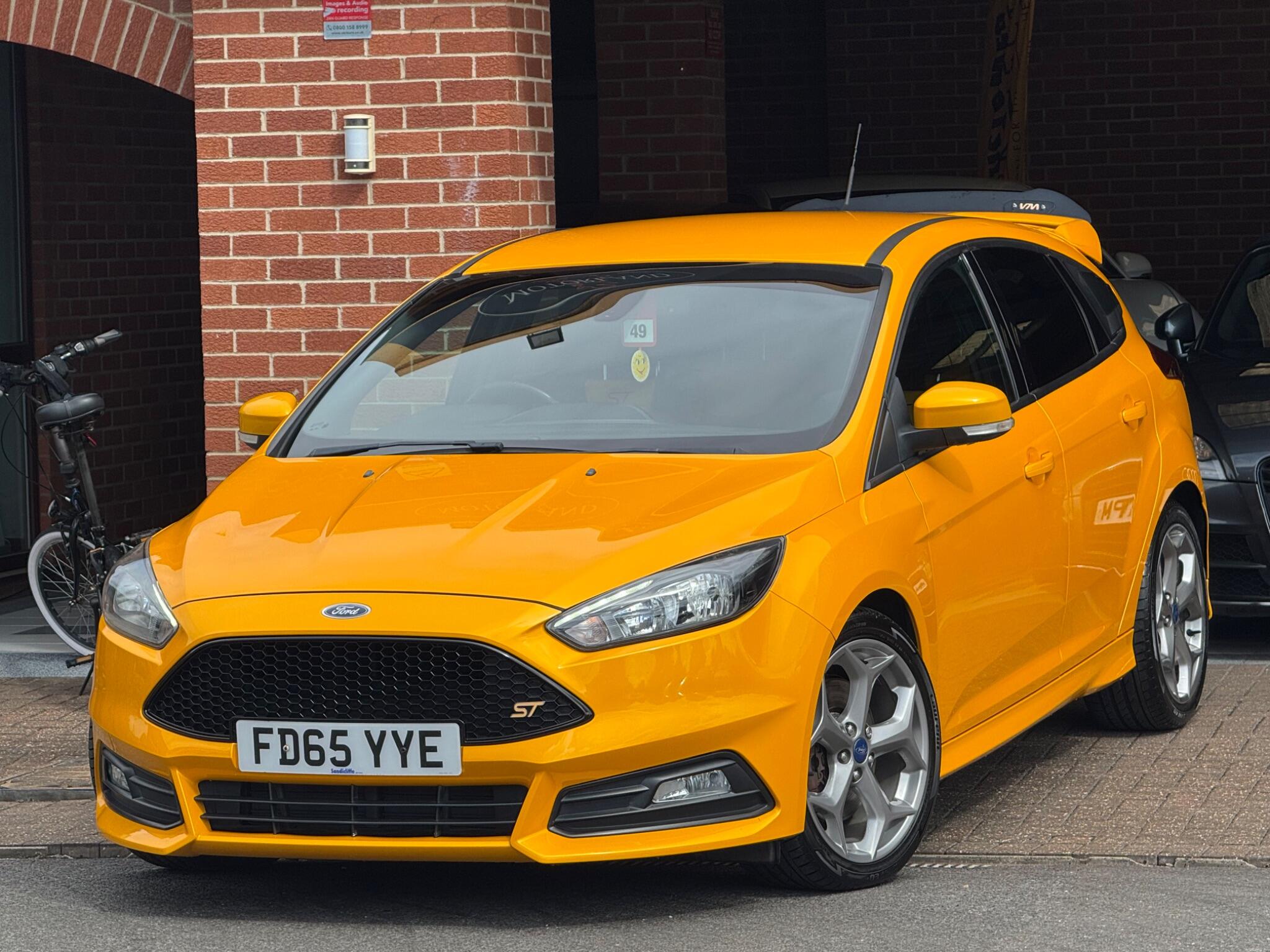 Ford Focus view 2