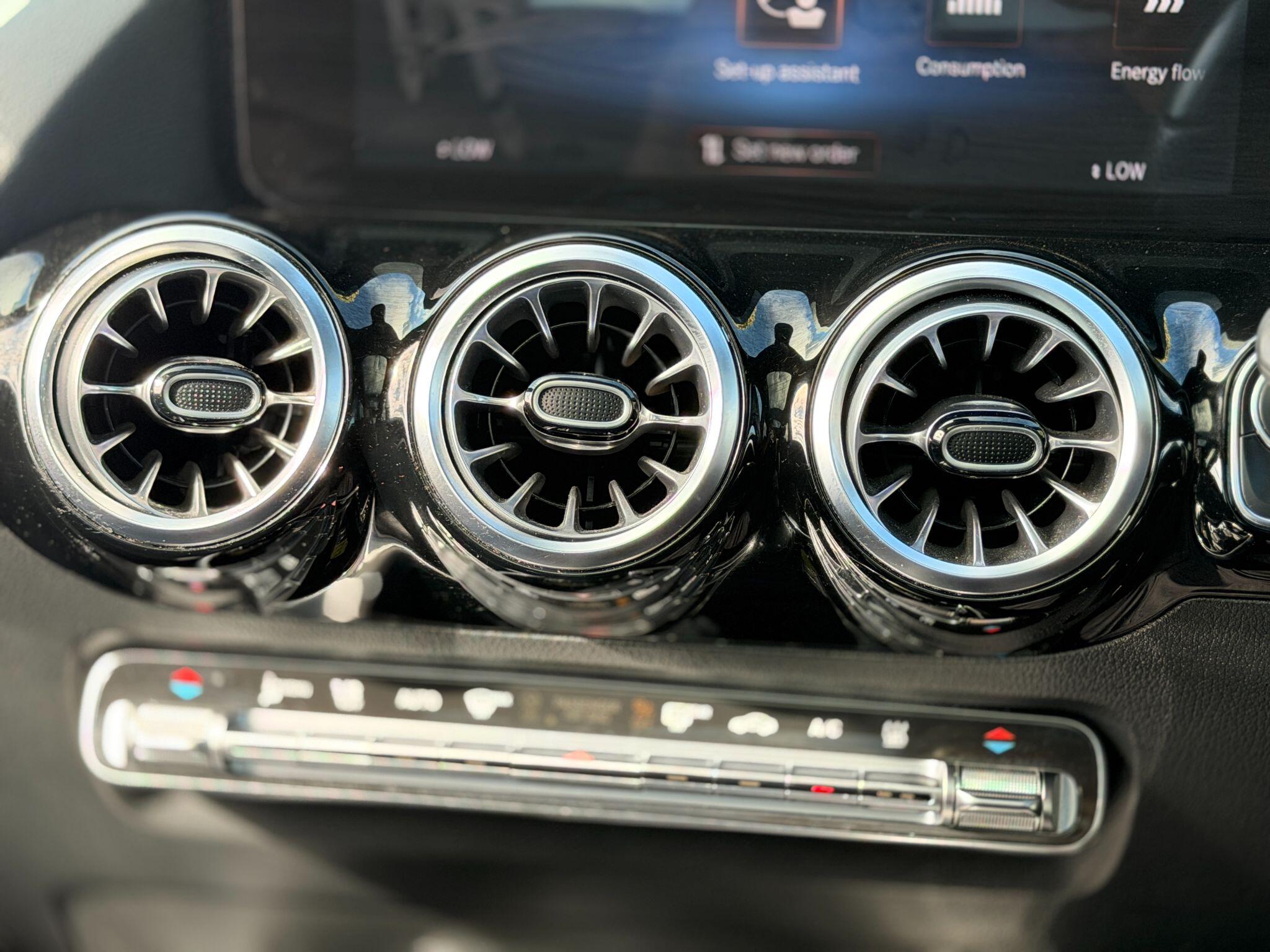 Mercedes-Benz EQA view 55
