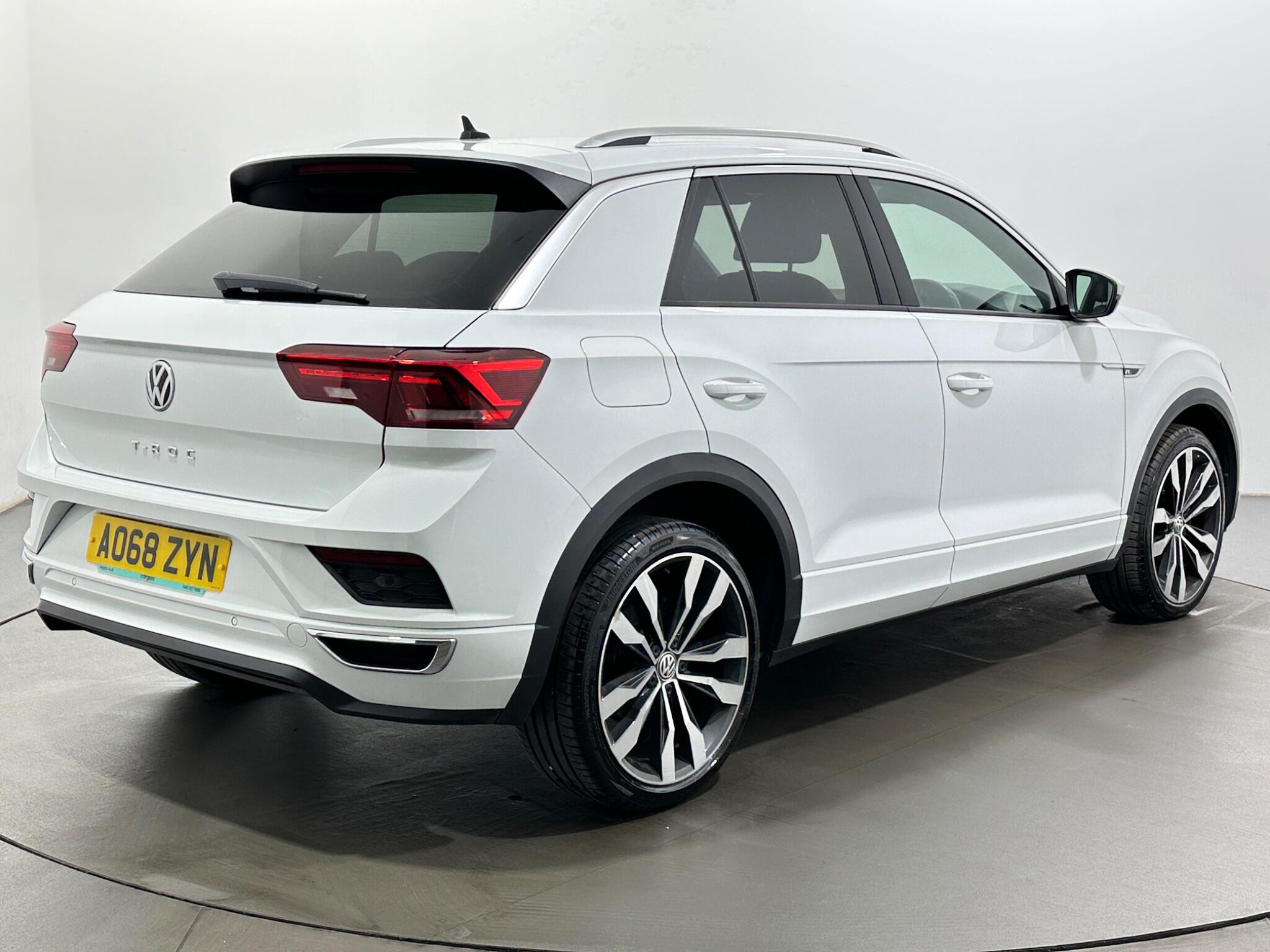 Volkswagen T-Roc view 8