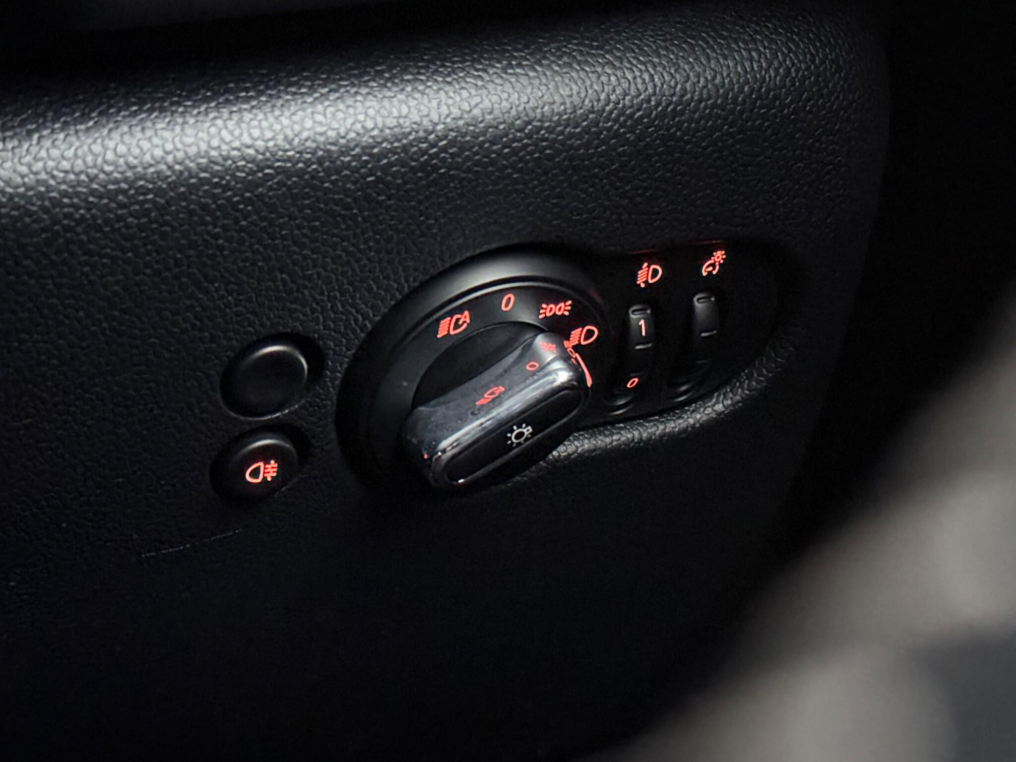 Mini Hatch view 39