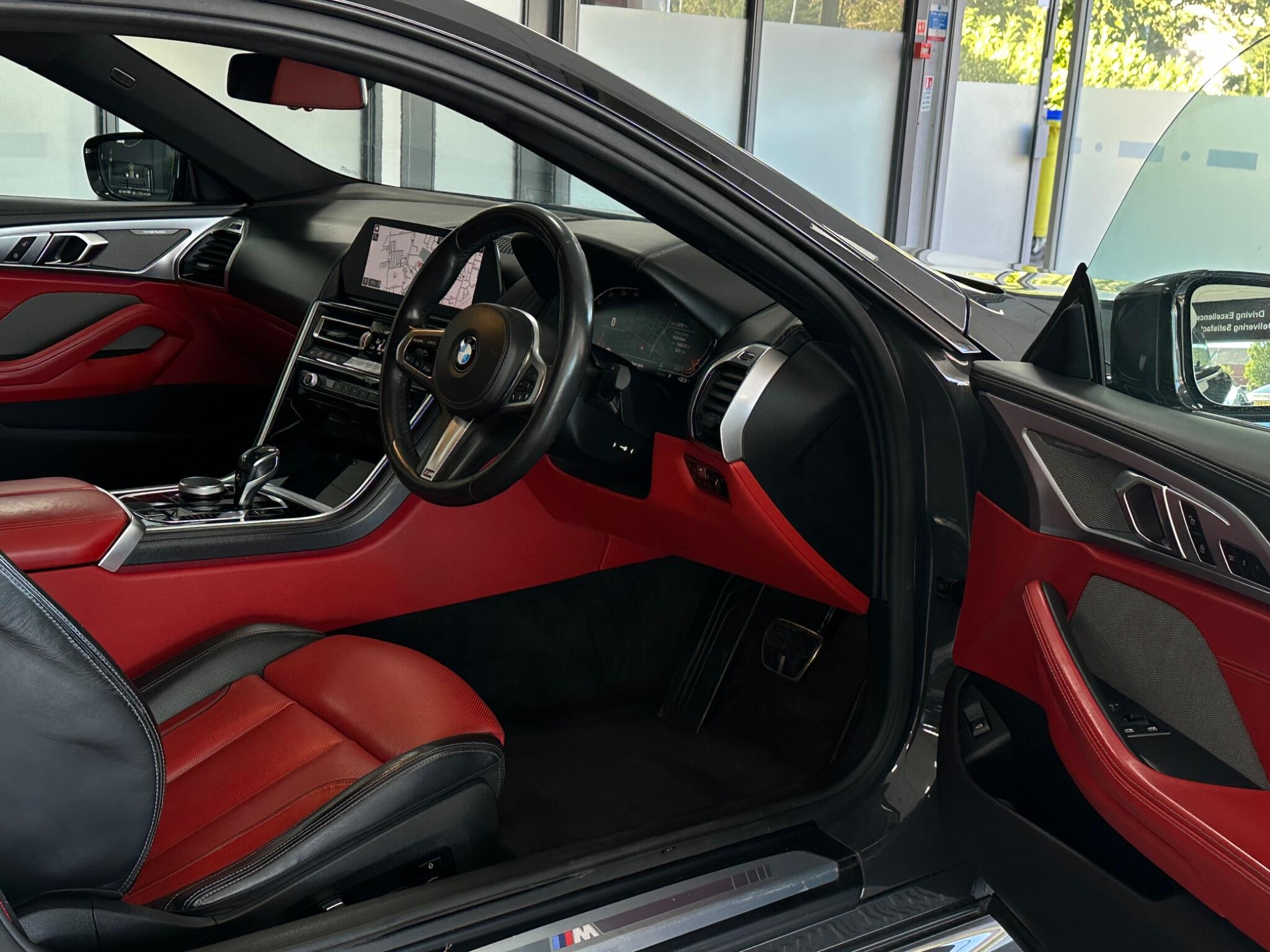 BMW 8 Series view 22