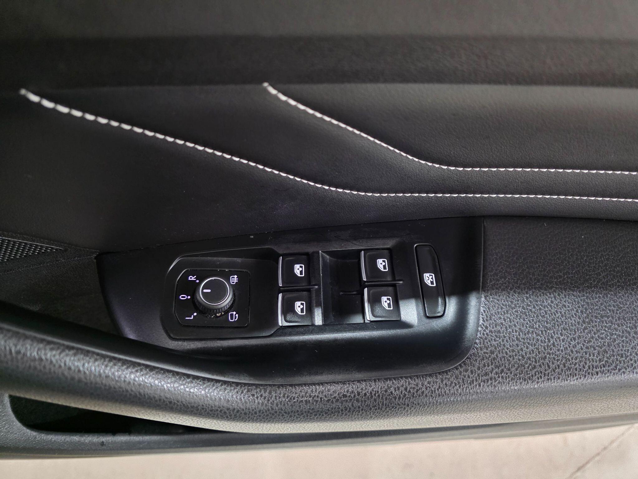 Volkswagen Passat view 13
