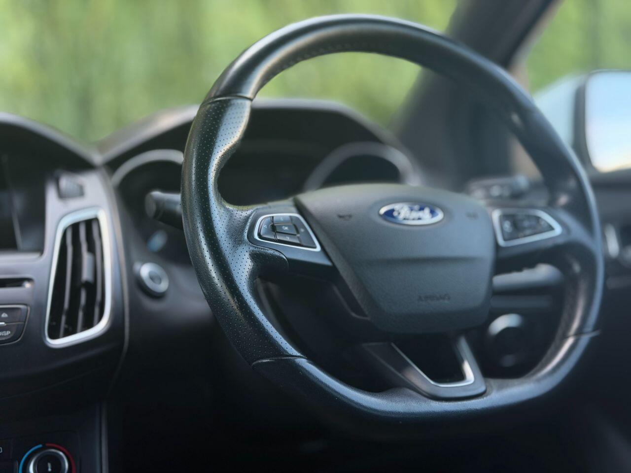 Ford Focus view 10