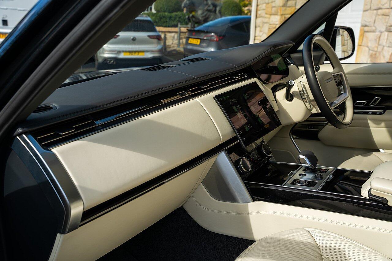Land Rover Range Rover view 63