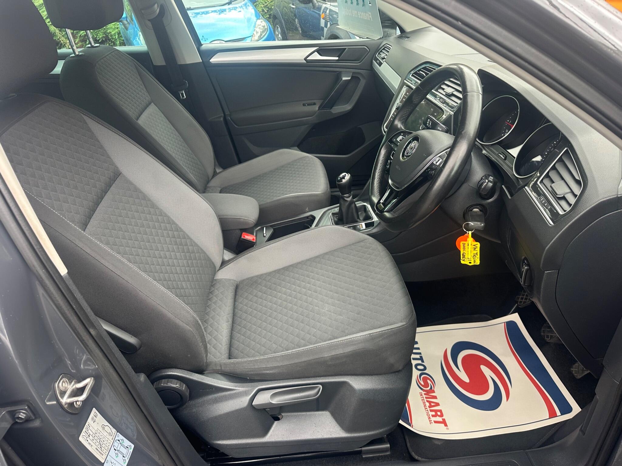 Volkswagen Tiguan view 16