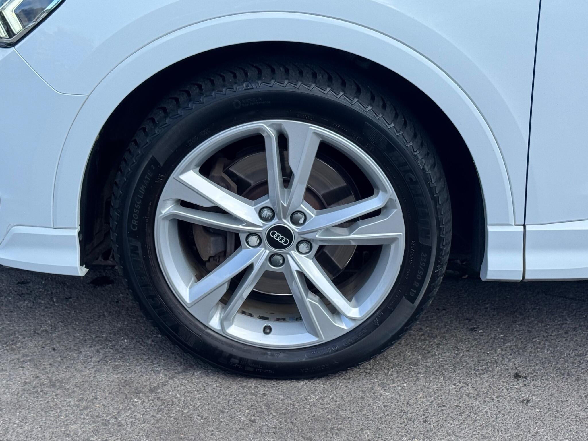 Audi Q3 view 45