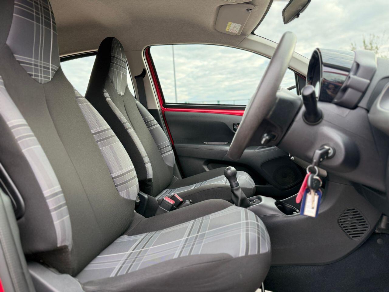 Peugeot 108 view 9
