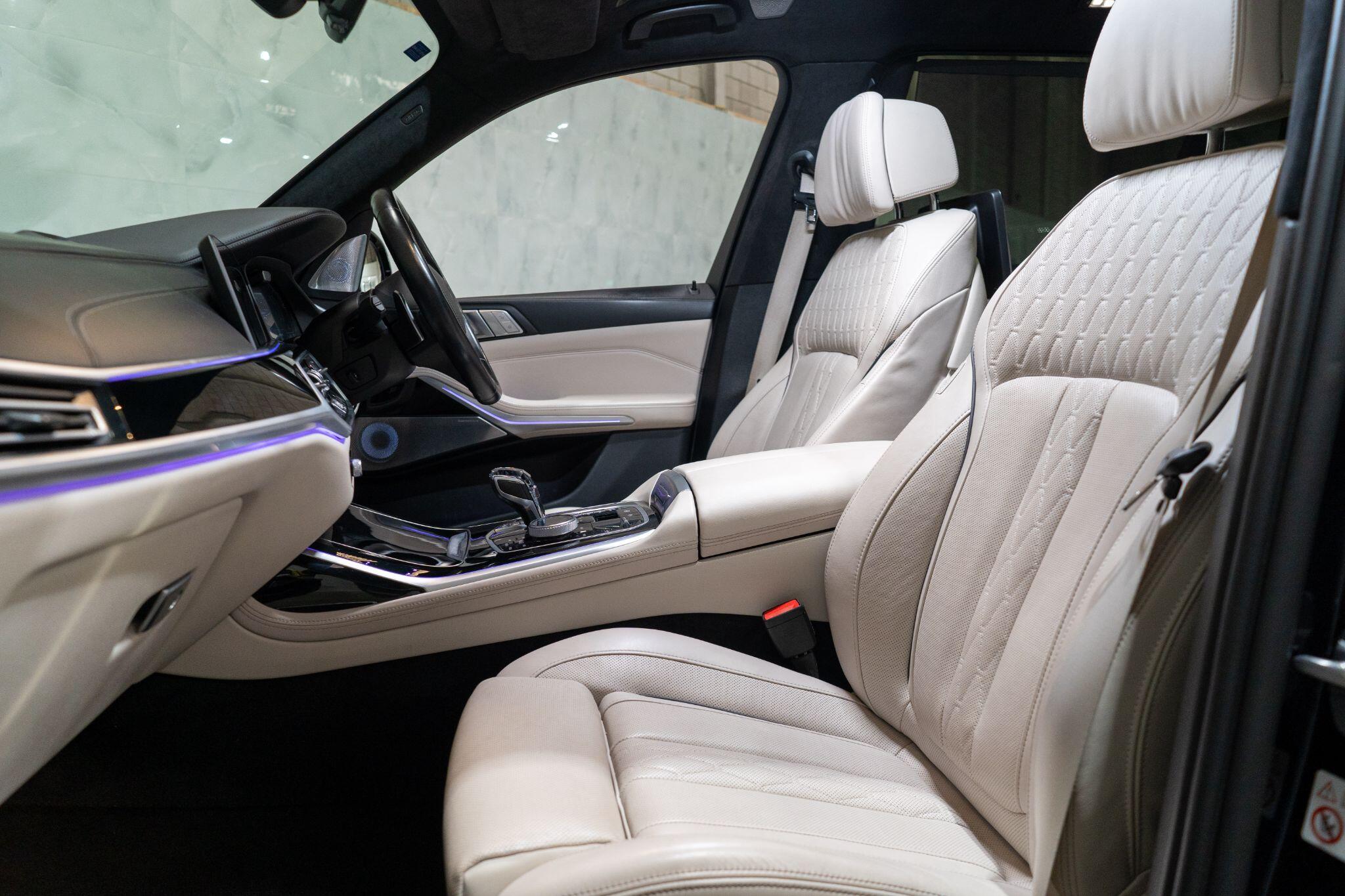 BMW X7 view 14