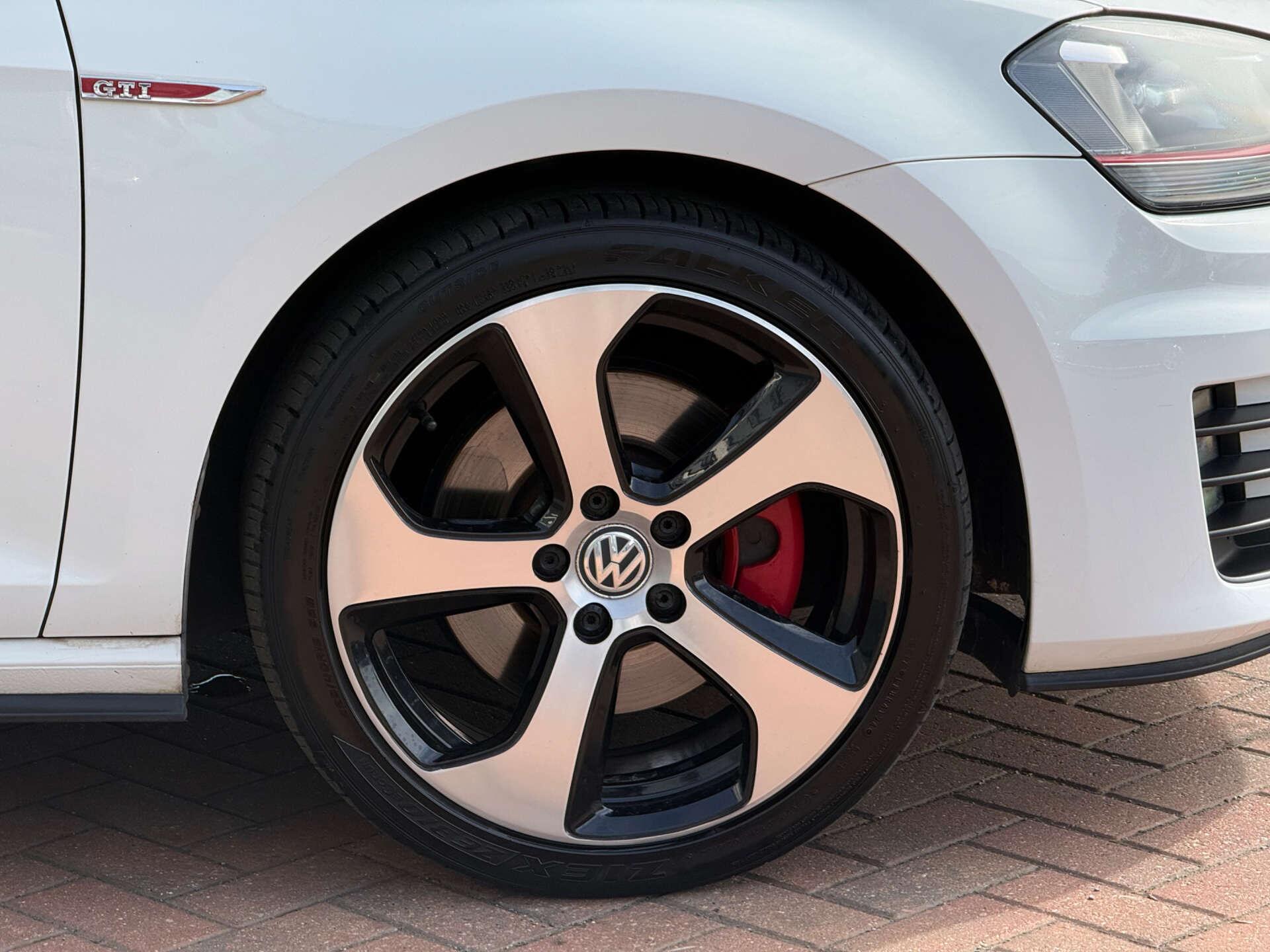 Volkswagen Golf view 21