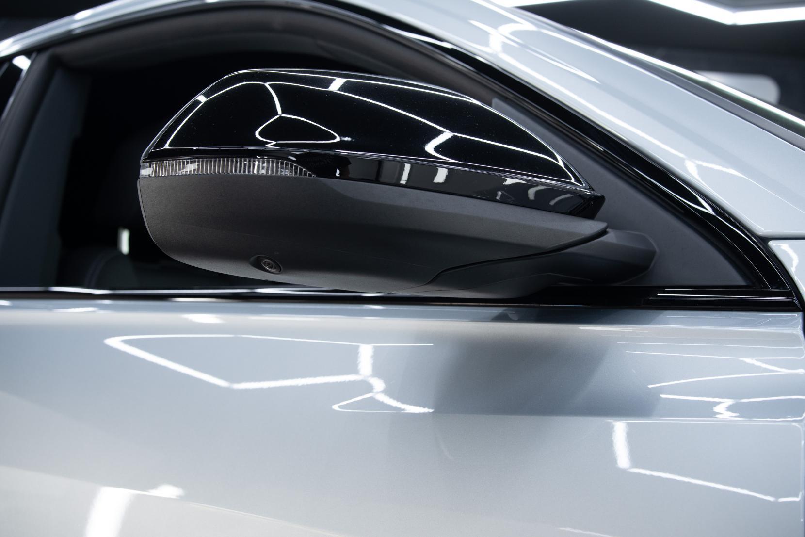 Audi Q8 view 21