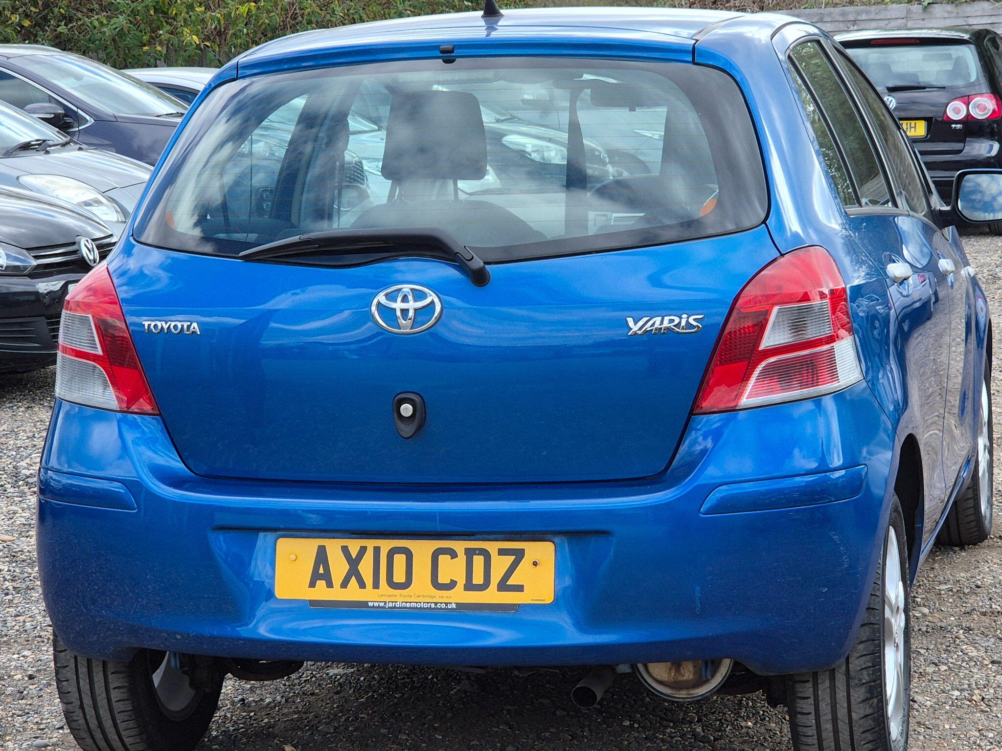 Toyota Yaris view 4