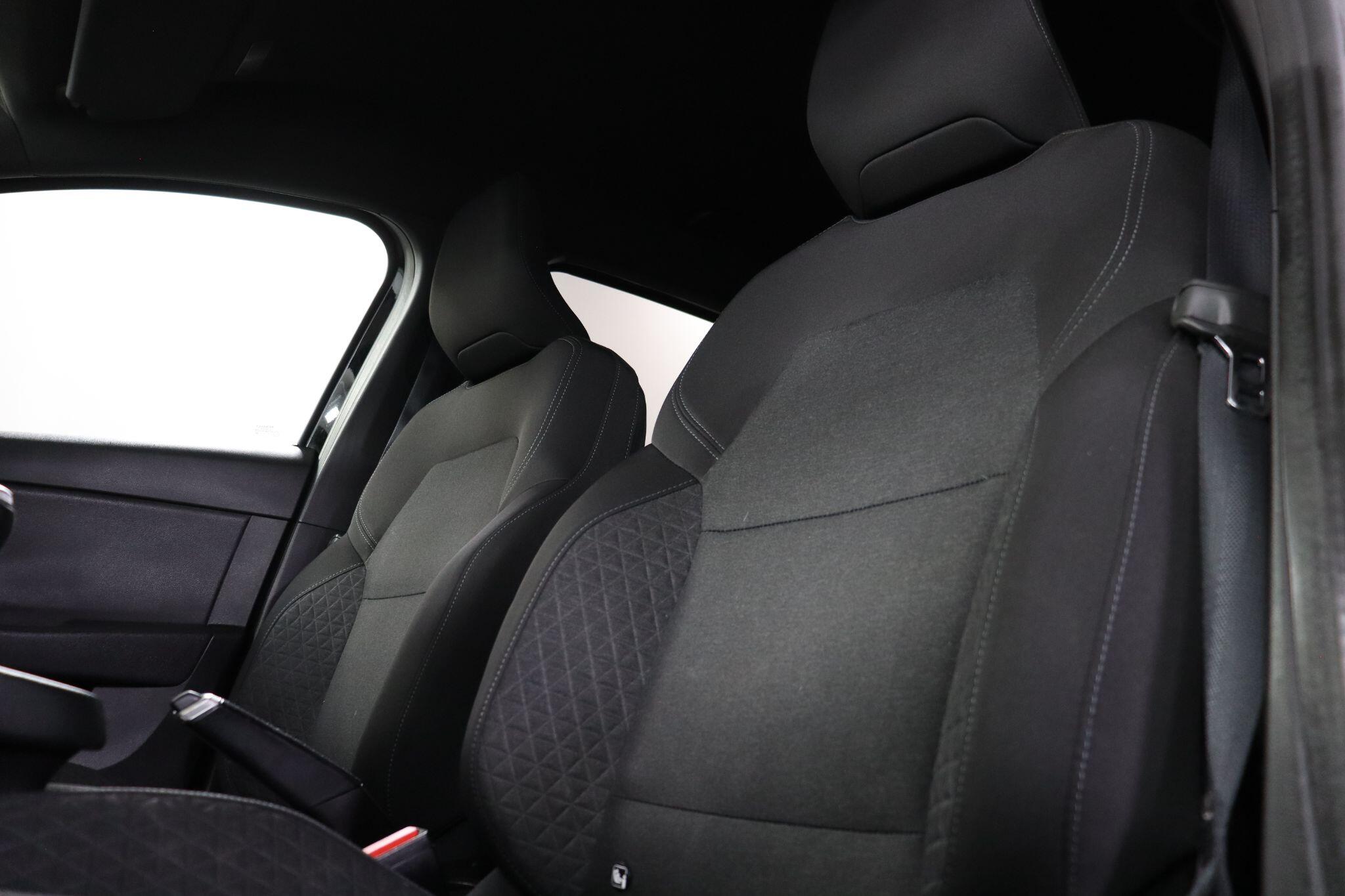 Renault Clio view 35