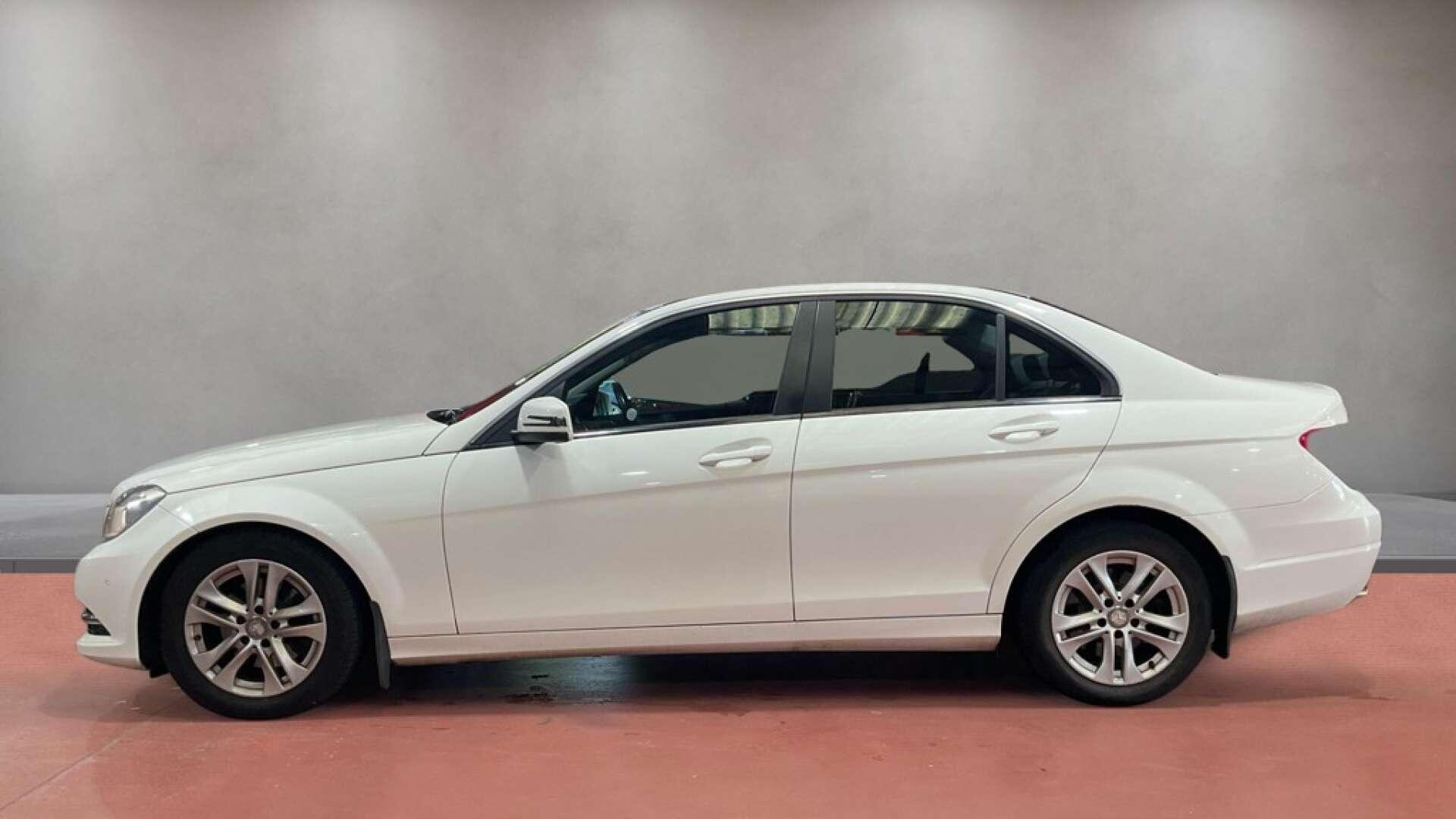 Mercedes-Benz C-Class view 11