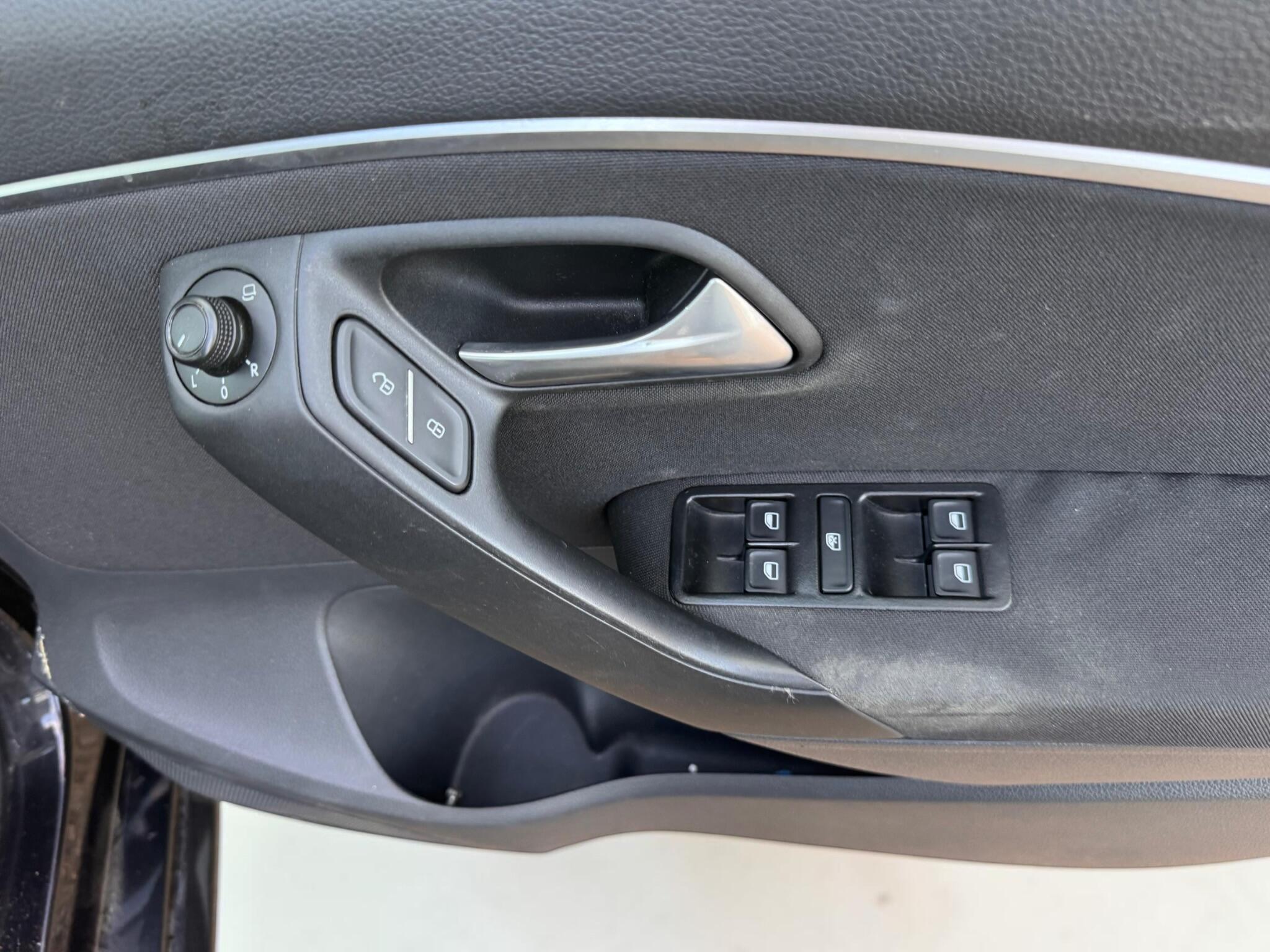 Volkswagen Polo view 17