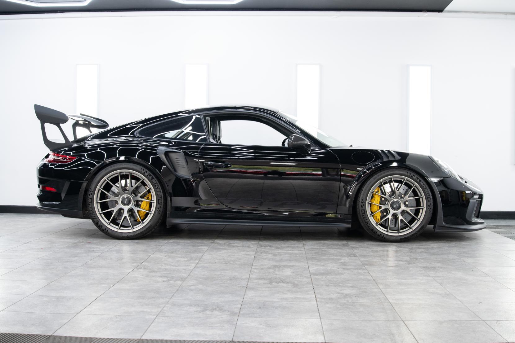 Porsche 911 view 3
