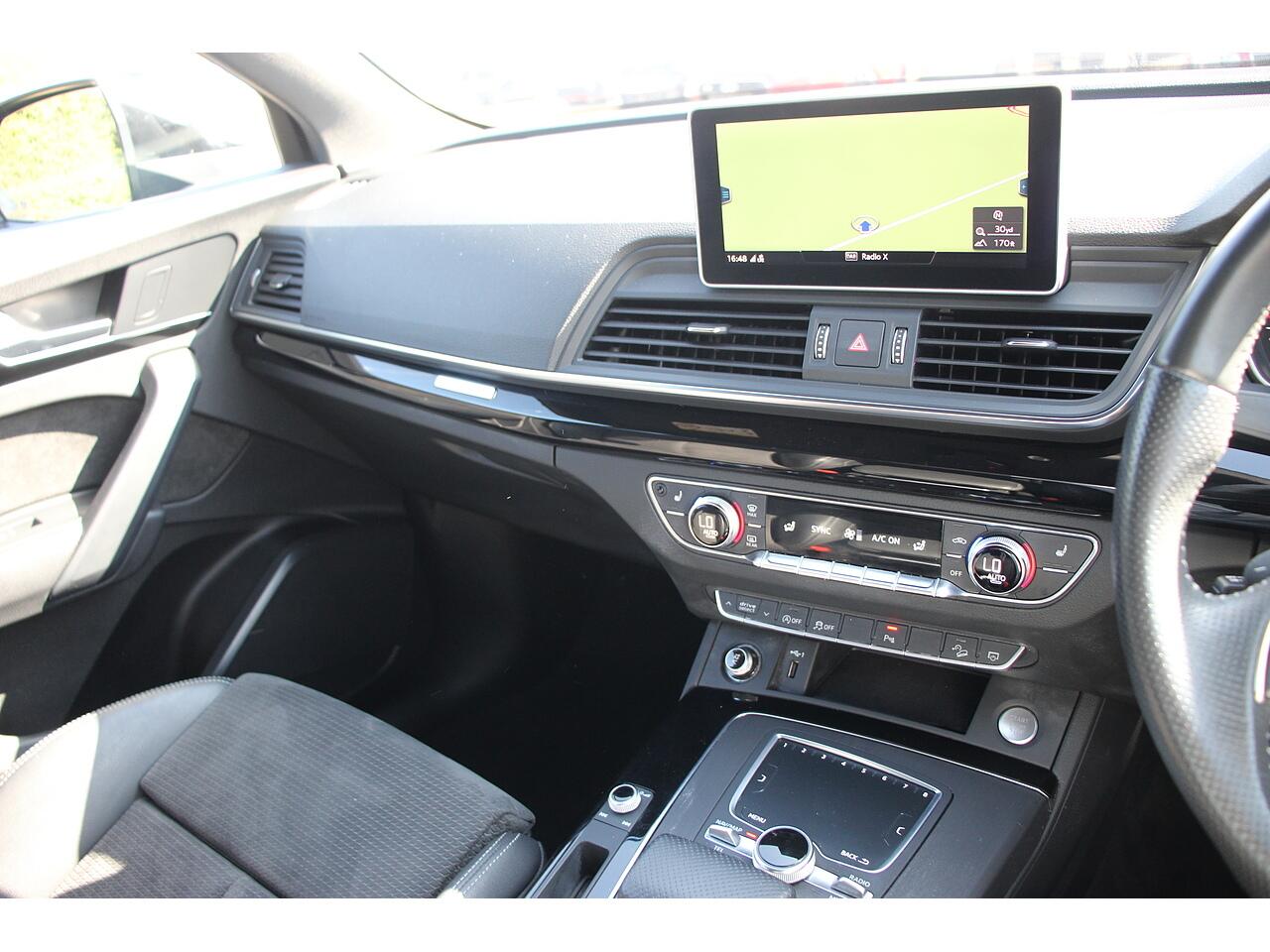 Audi Q5 view 25